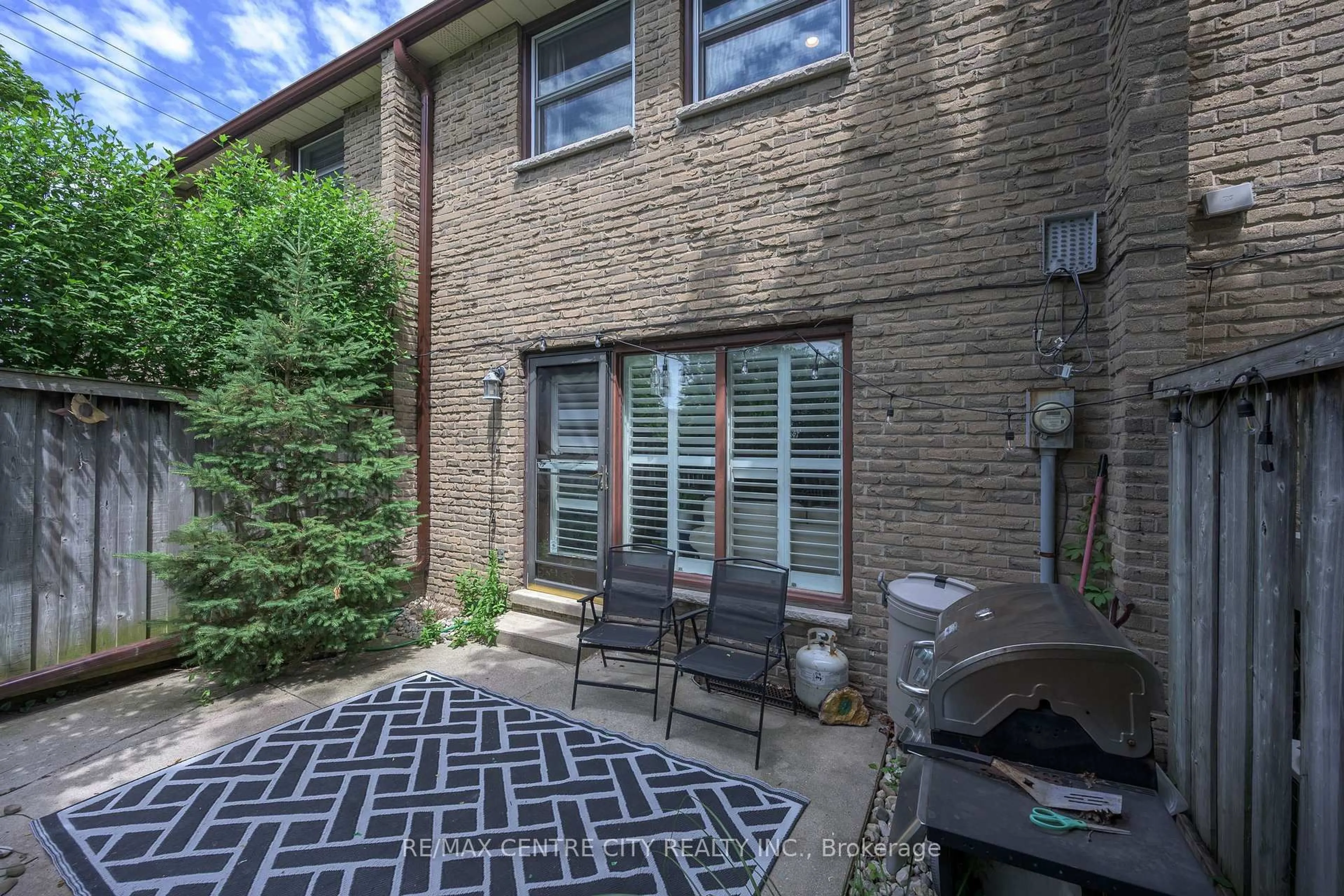 Patio, street for 720 Wonderland Rd #3, London South Ontario N6K 1L8