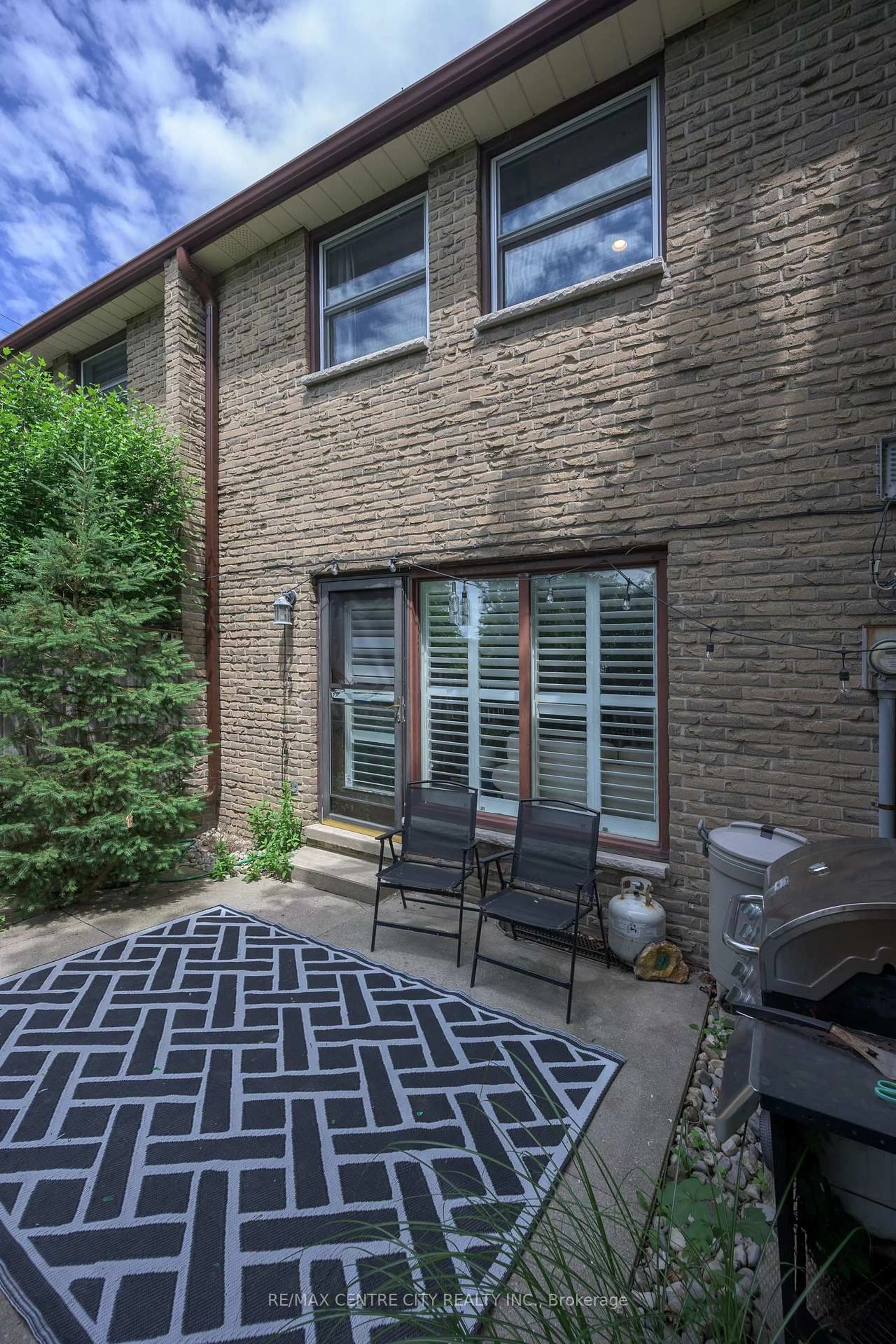 Patio, street for 720 Wonderland Rd #3, London South Ontario N6K 1L8