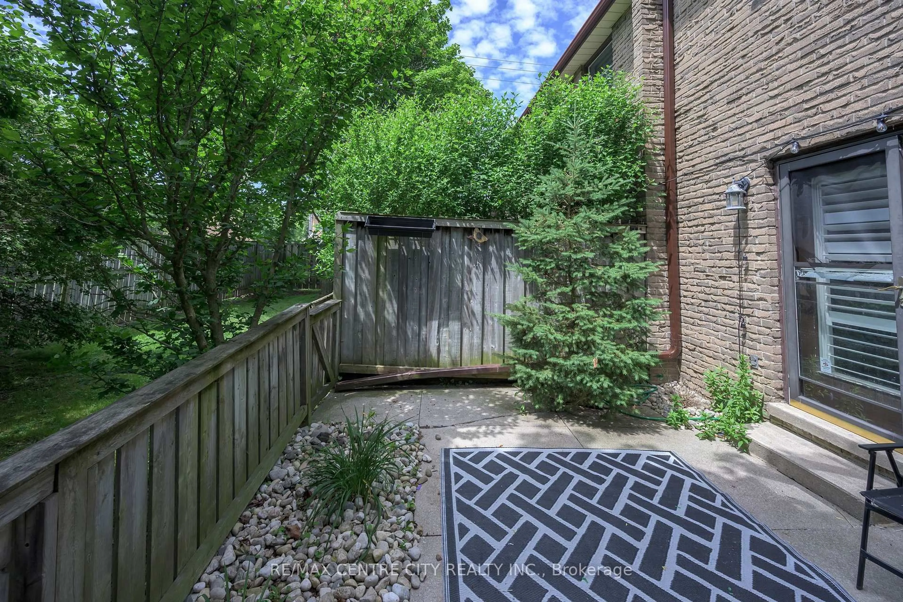 Patio, street for 720 Wonderland Rd #3, London South Ontario N6K 1L8