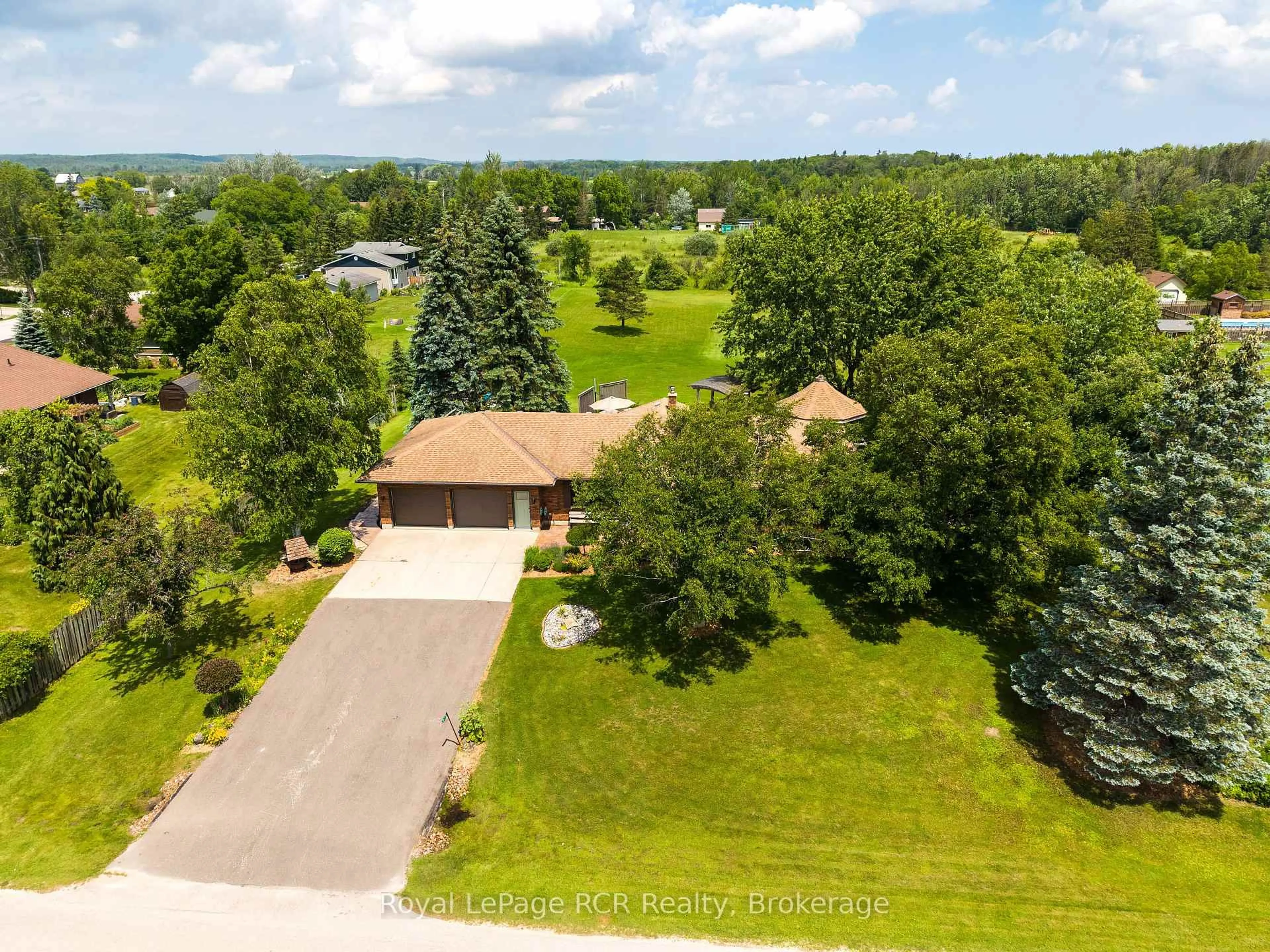A pic from outside/outdoor area/front of a property/back of a property/a pic from drone, water/lake/river/ocean view for 935 27th St, Georgian Bluffs Ontario N4K 0G3