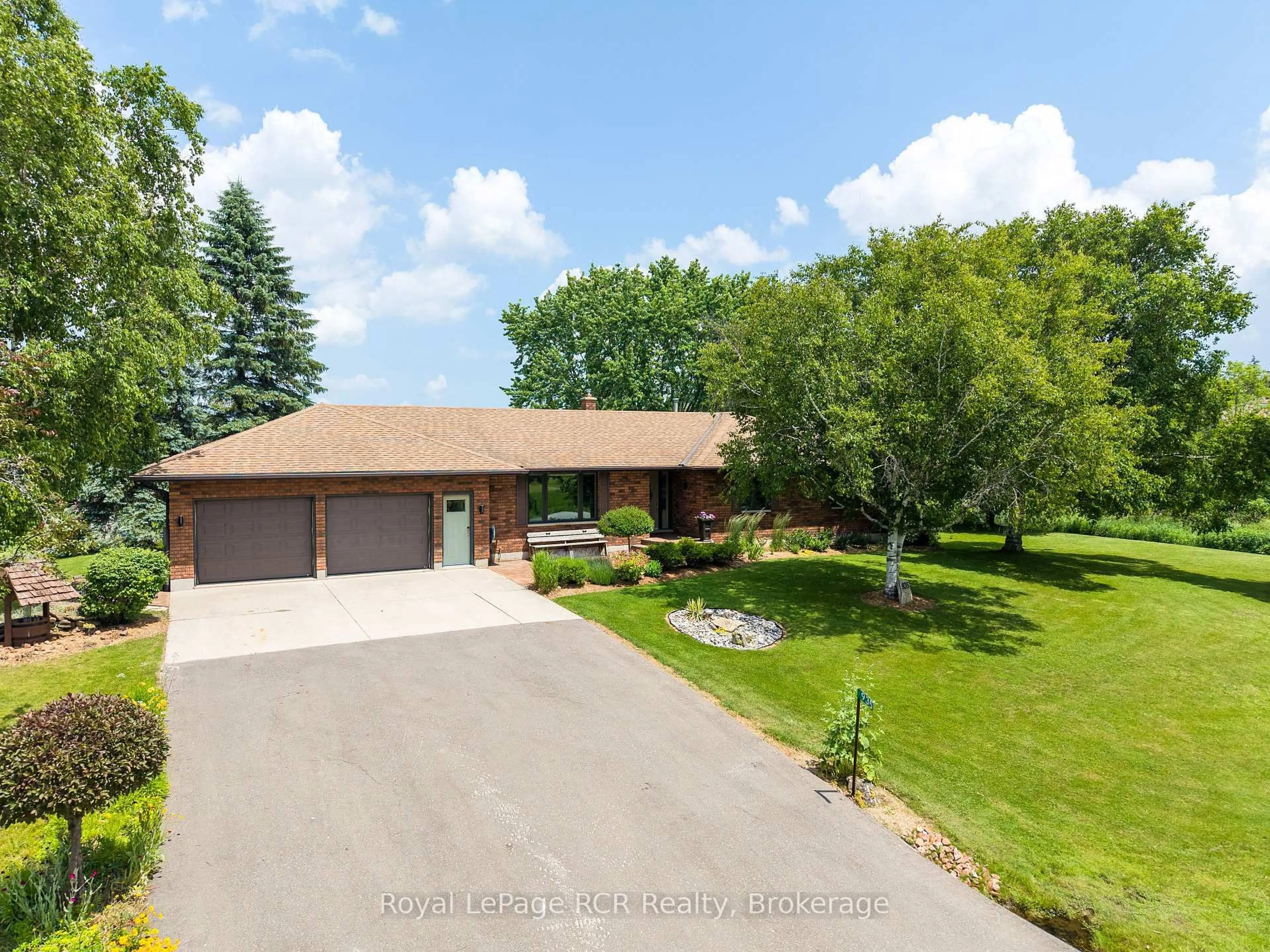 A pic from outside/outdoor area/front of a property/back of a property/a pic from drone, street for 935 27th St, Georgian Bluffs Ontario N4K 0G3