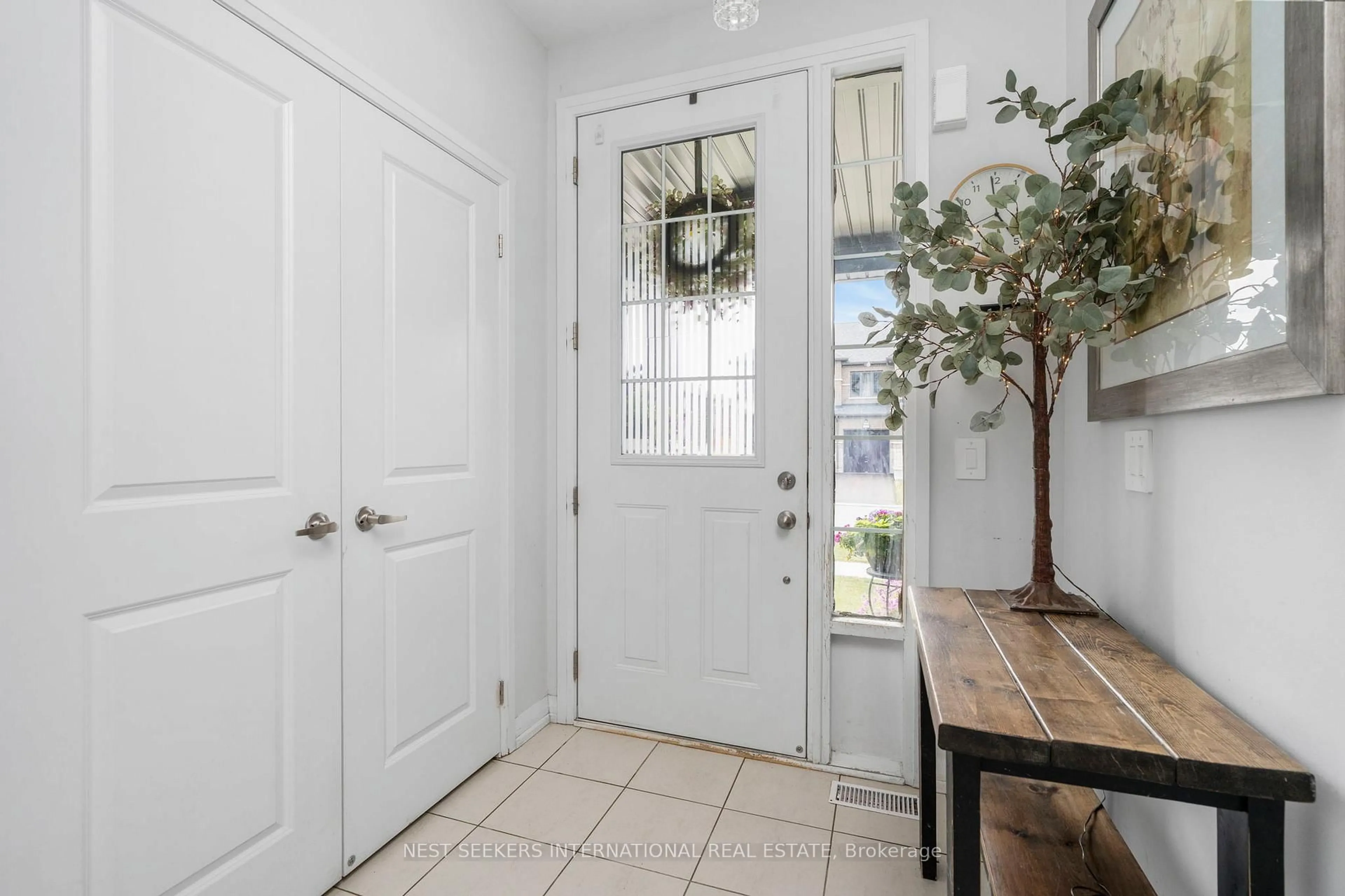 Indoor entryway for 103 Corley St, Kawartha Lakes Ontario K9V 0R2