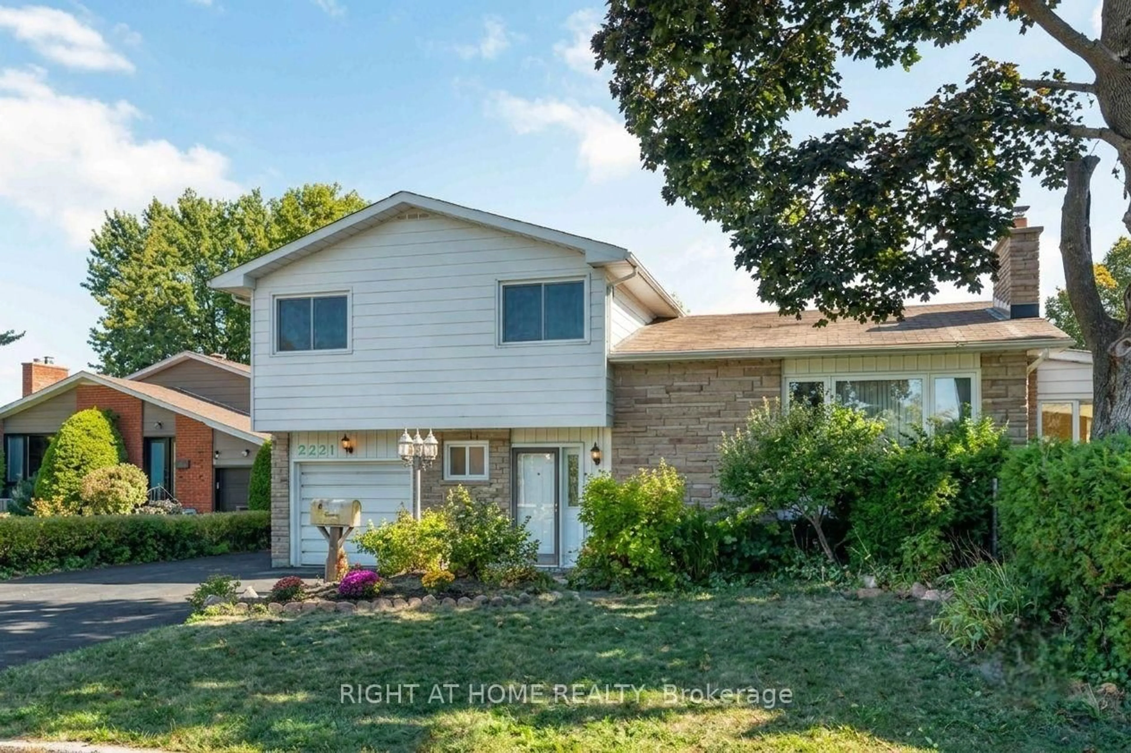 Home with brick exterior material, street for 2221 Circle Pl, Ottawa Ontario K1G 3E2