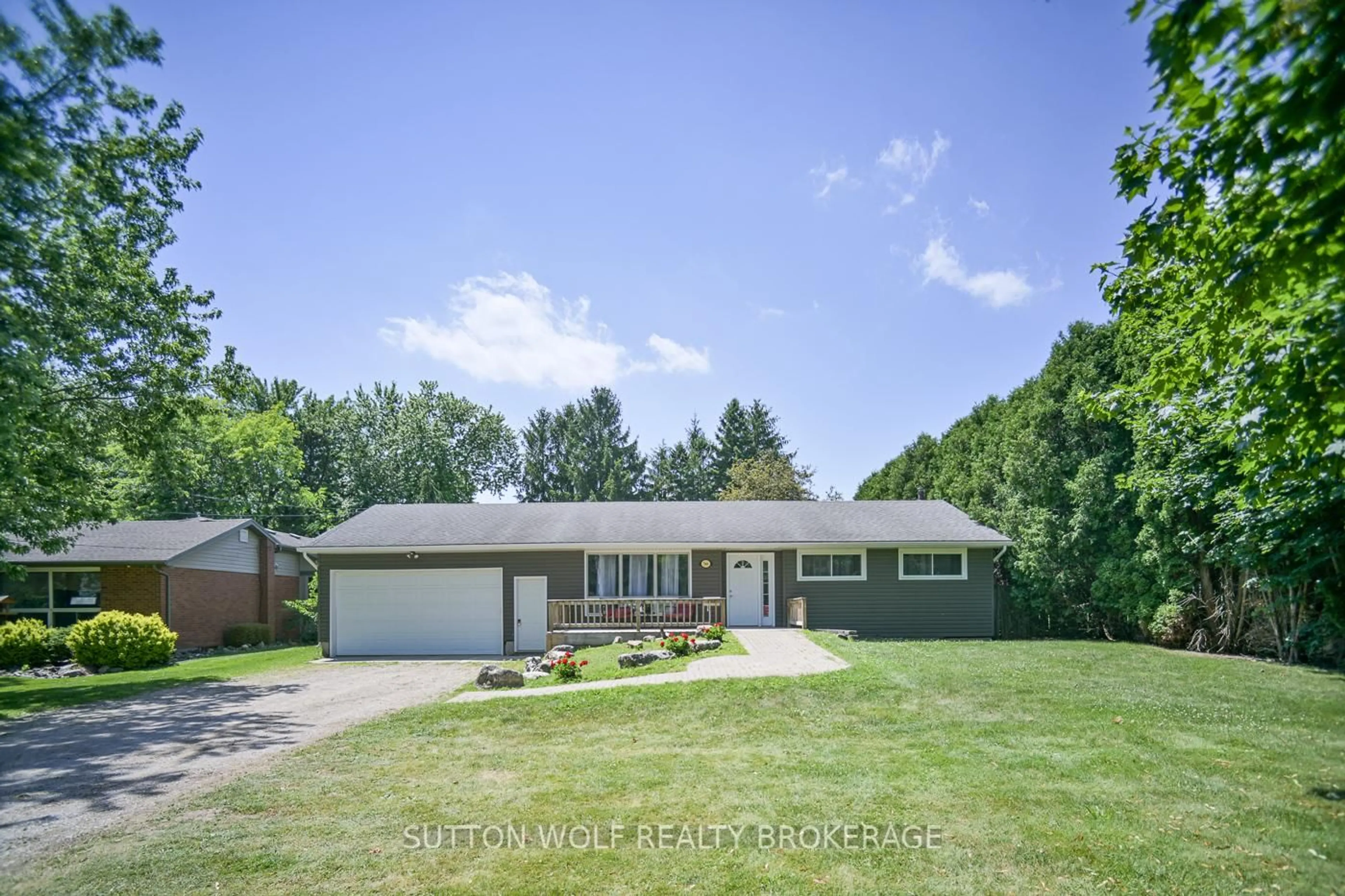 Unknown for 566 Head St, Strathroy-Caradoc Ontario N7G 4K8