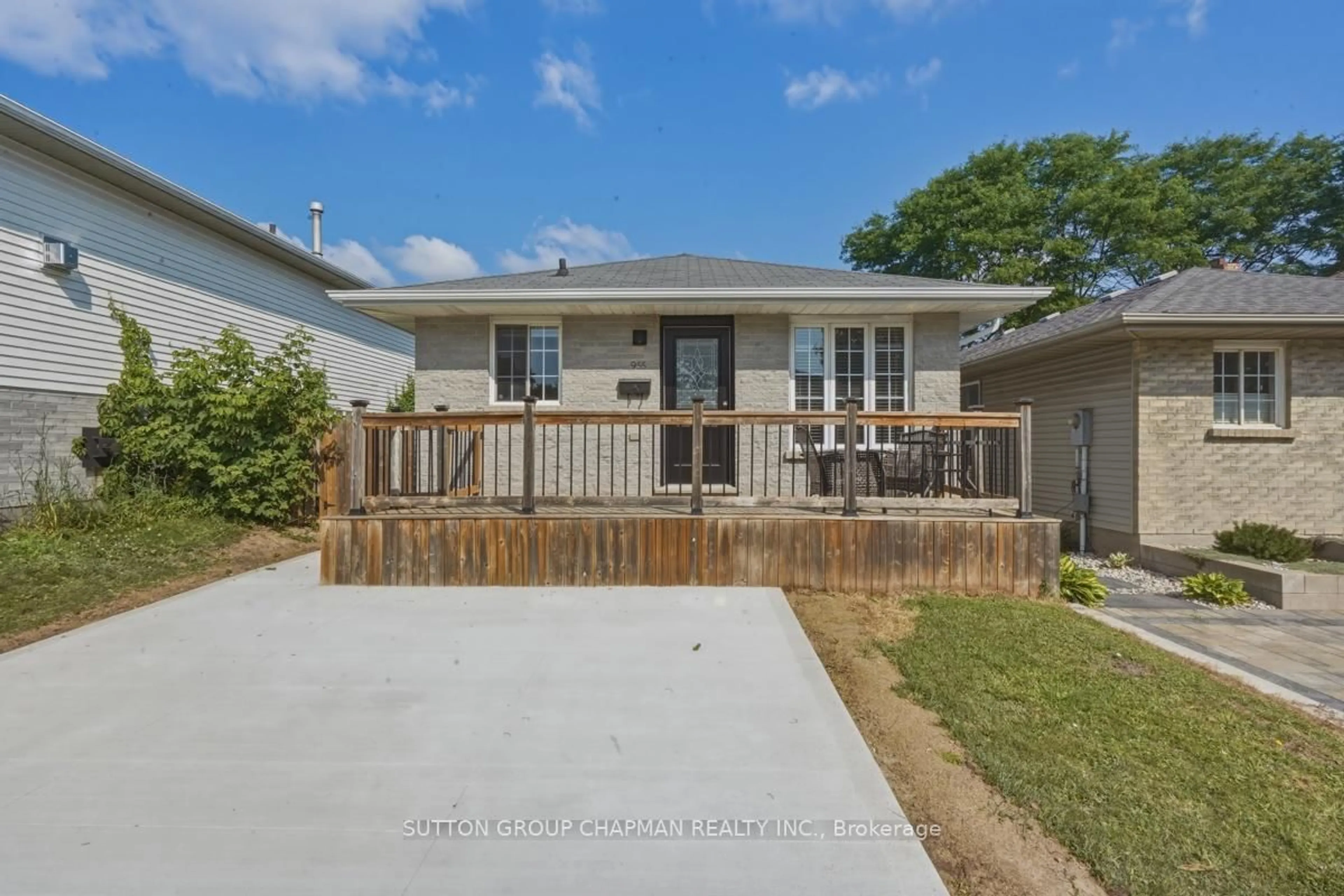 A pic from outside/outdoor area/front of a property/back of a property/a pic from drone, unknown for 955 Lawson Rd, London North Ontario N6G 4X4