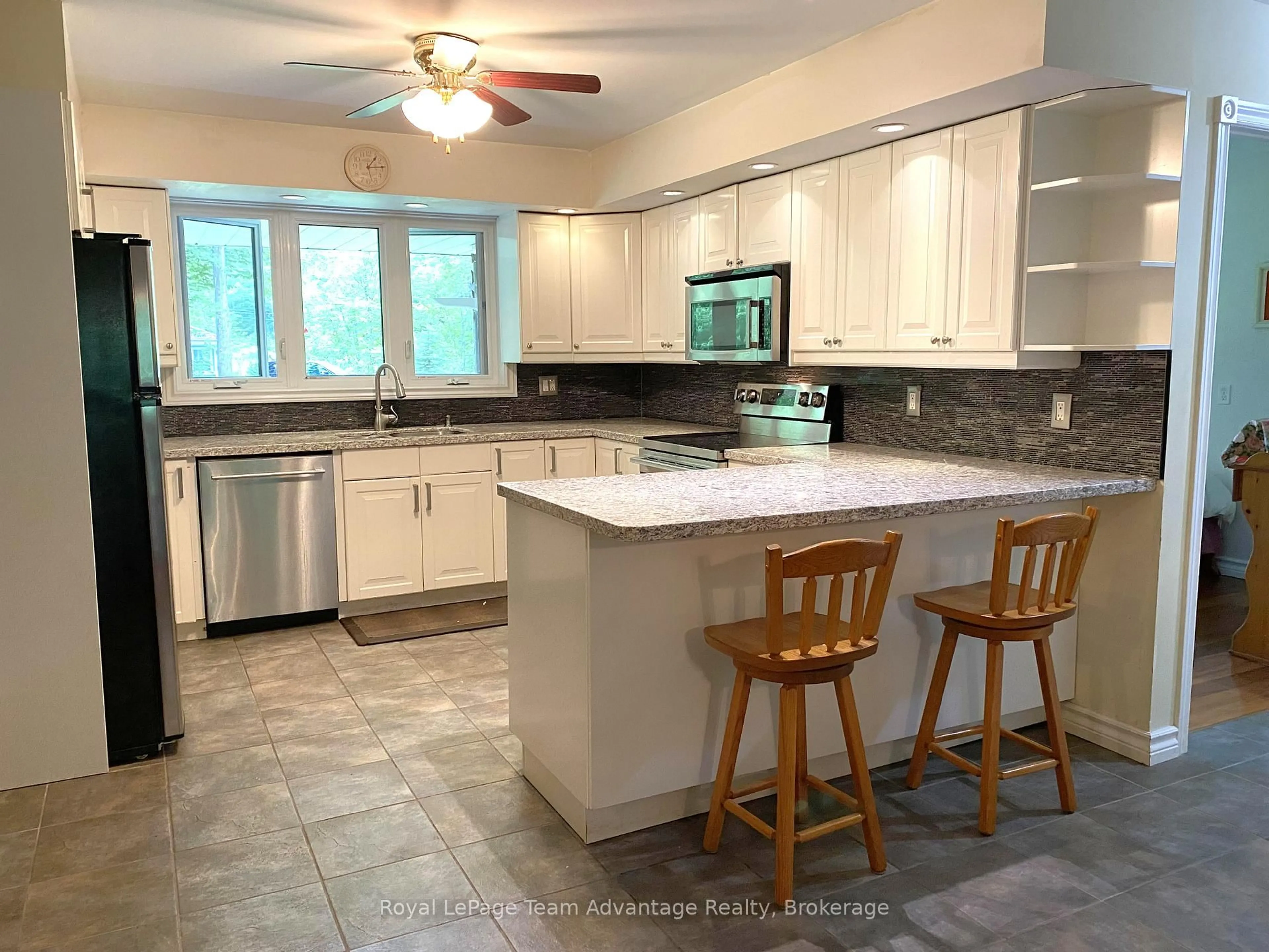 Open concept kitchen, ceramic/tile floor for 120 Rankin Lake Rd, Seguin Ontario P2A 0B2