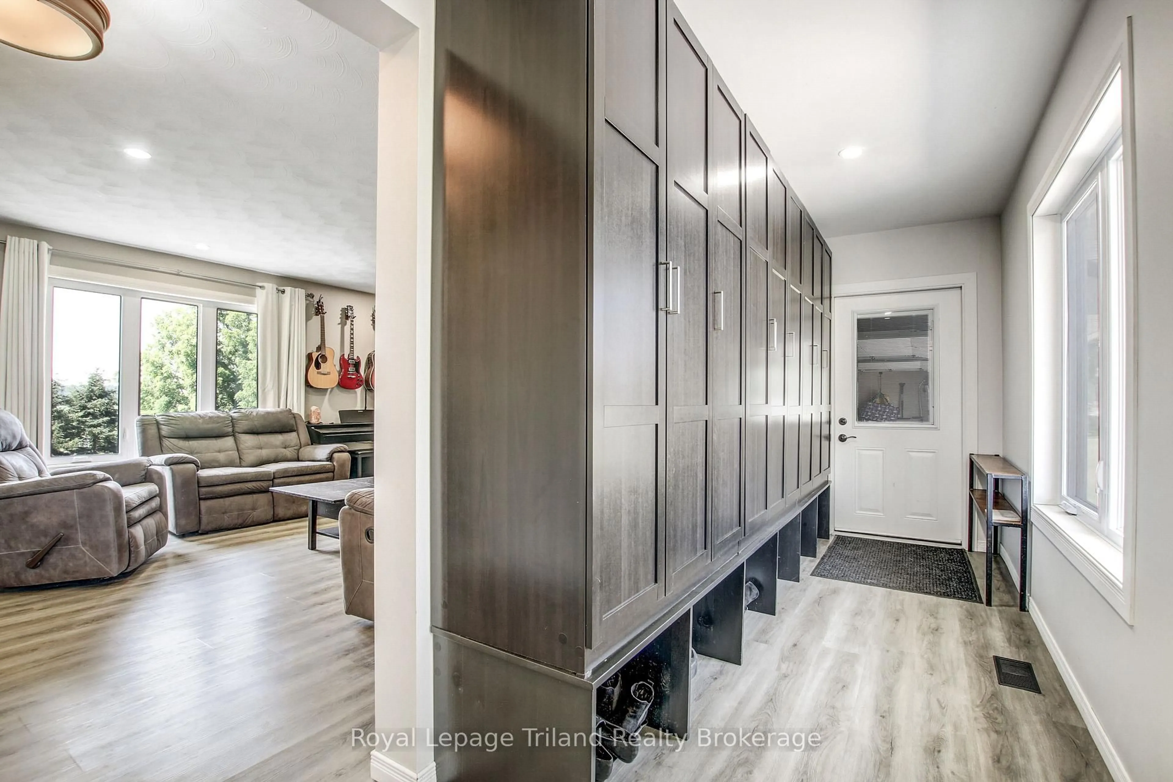 Indoor entryway for 56525 Heritage Line, Bayham Ontario N0J 1Y0