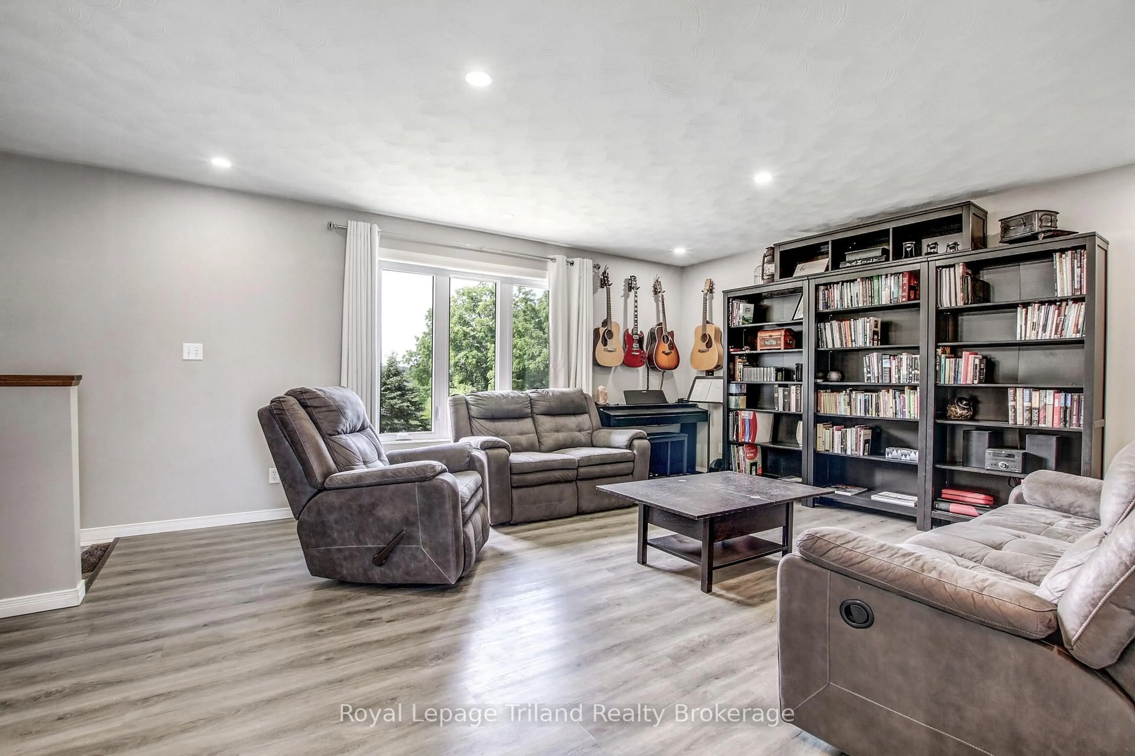Living room with furniture, unknown for 56525 Heritage Line, Bayham Ontario N0J 1Y0