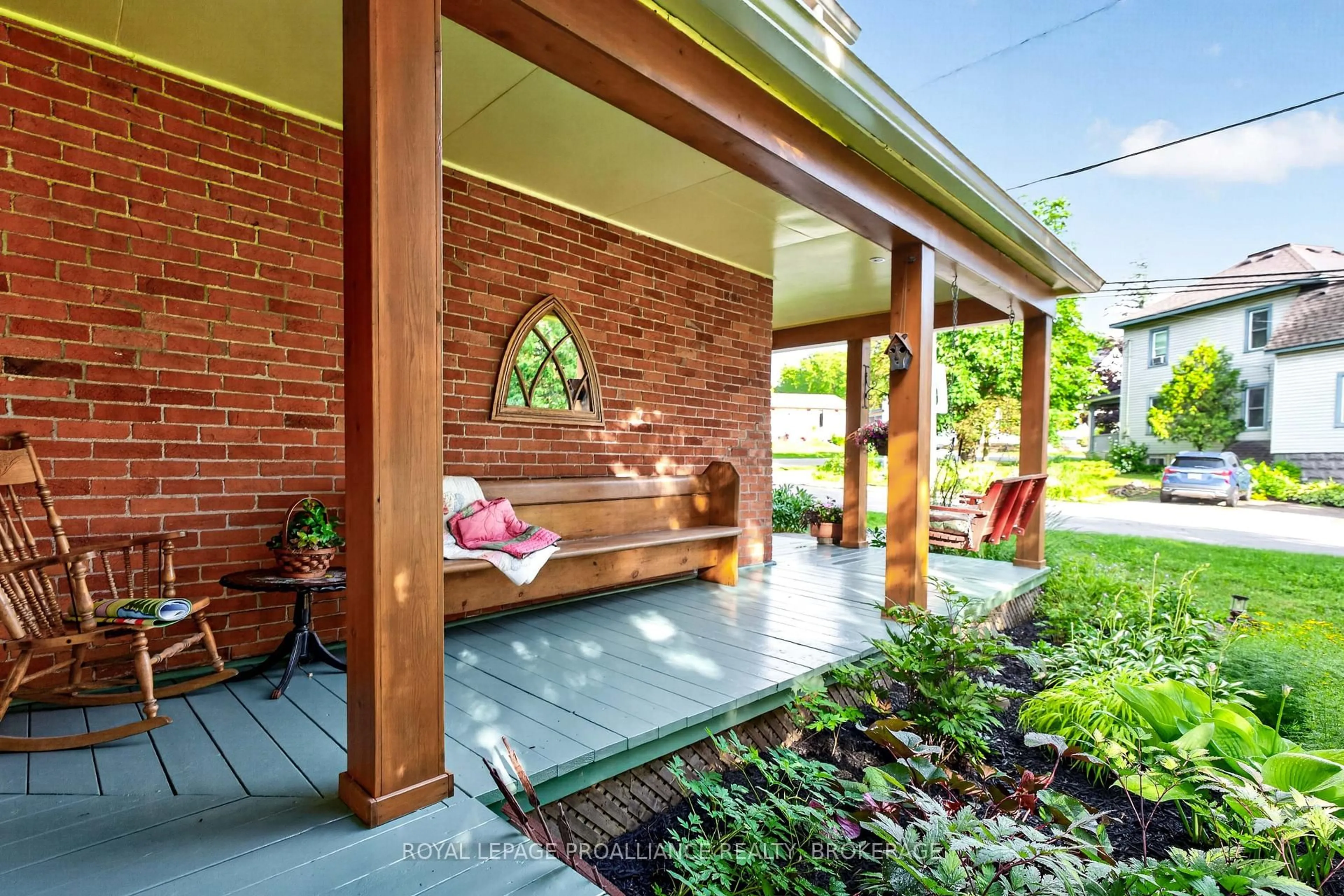 Patio, street for 15 Rideau St, Westport Ontario K0G 1X0