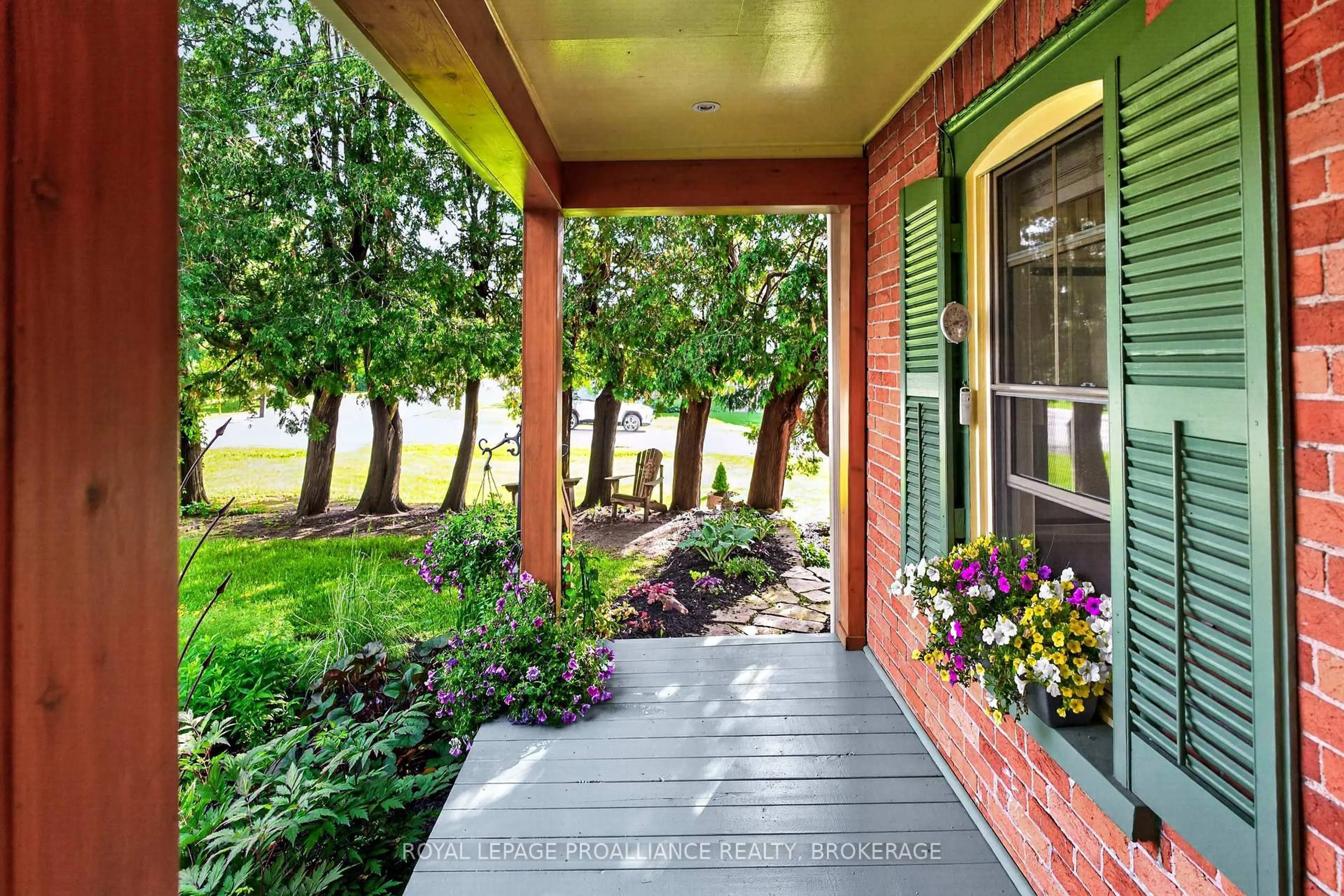 Indoor entryway for 15 Rideau St, Westport Ontario K0G 1X0