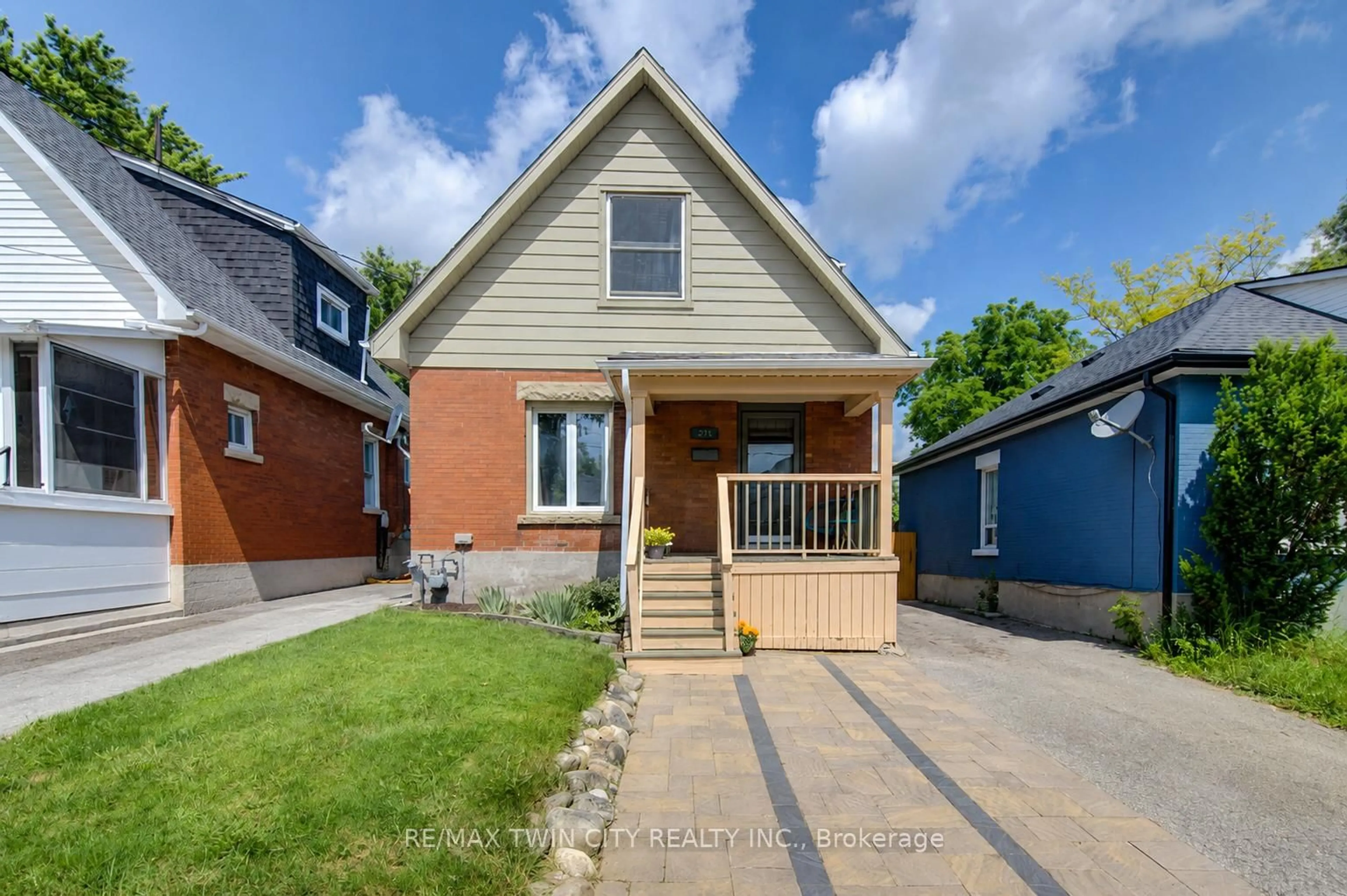 Home with brick exterior material, street for 271 London Rd, Guelph Ontario N1H 2C7