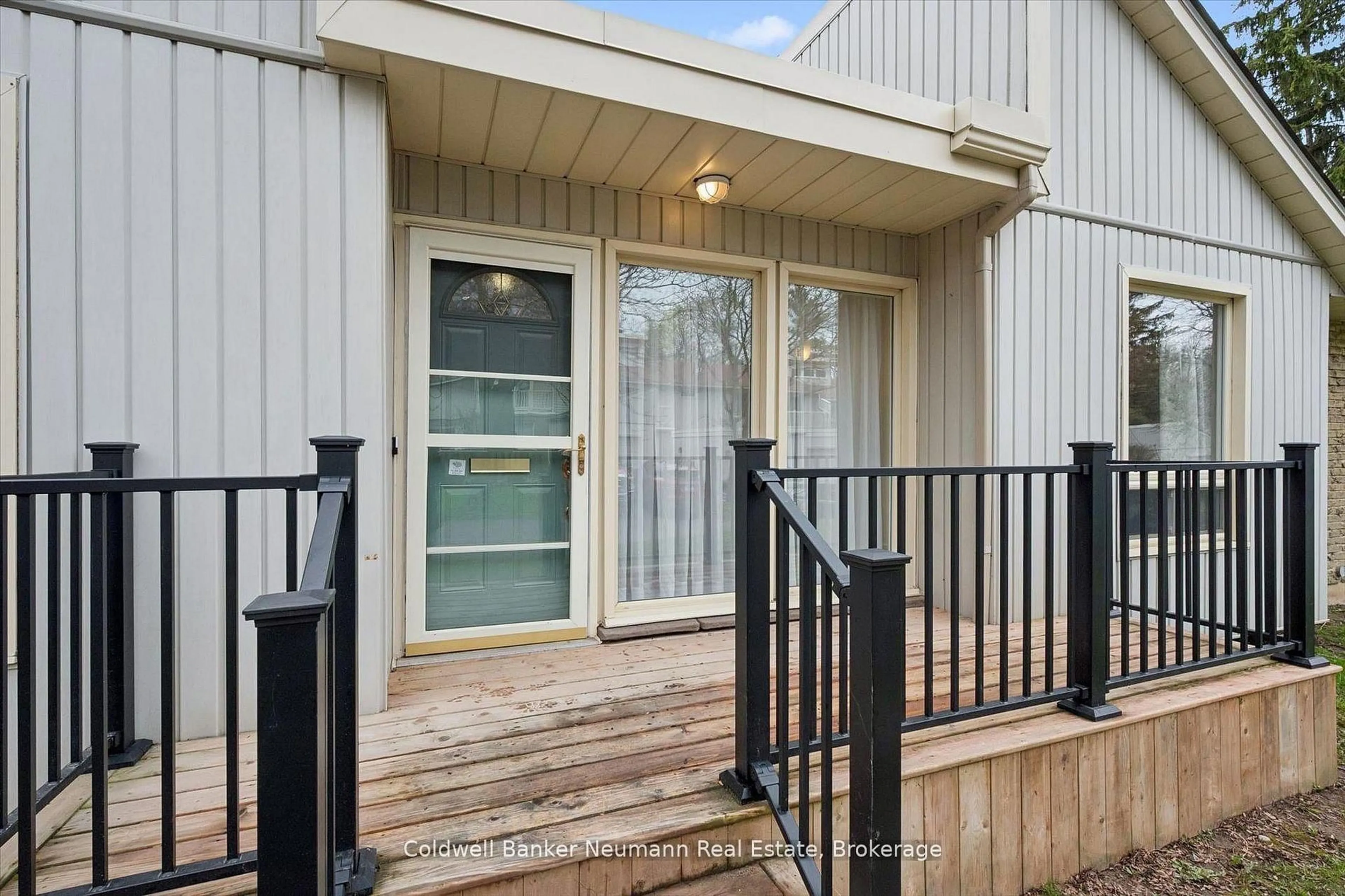 Indoor entryway for 59 Wilsonview Ave, Guelph Ontario N1G 2W5