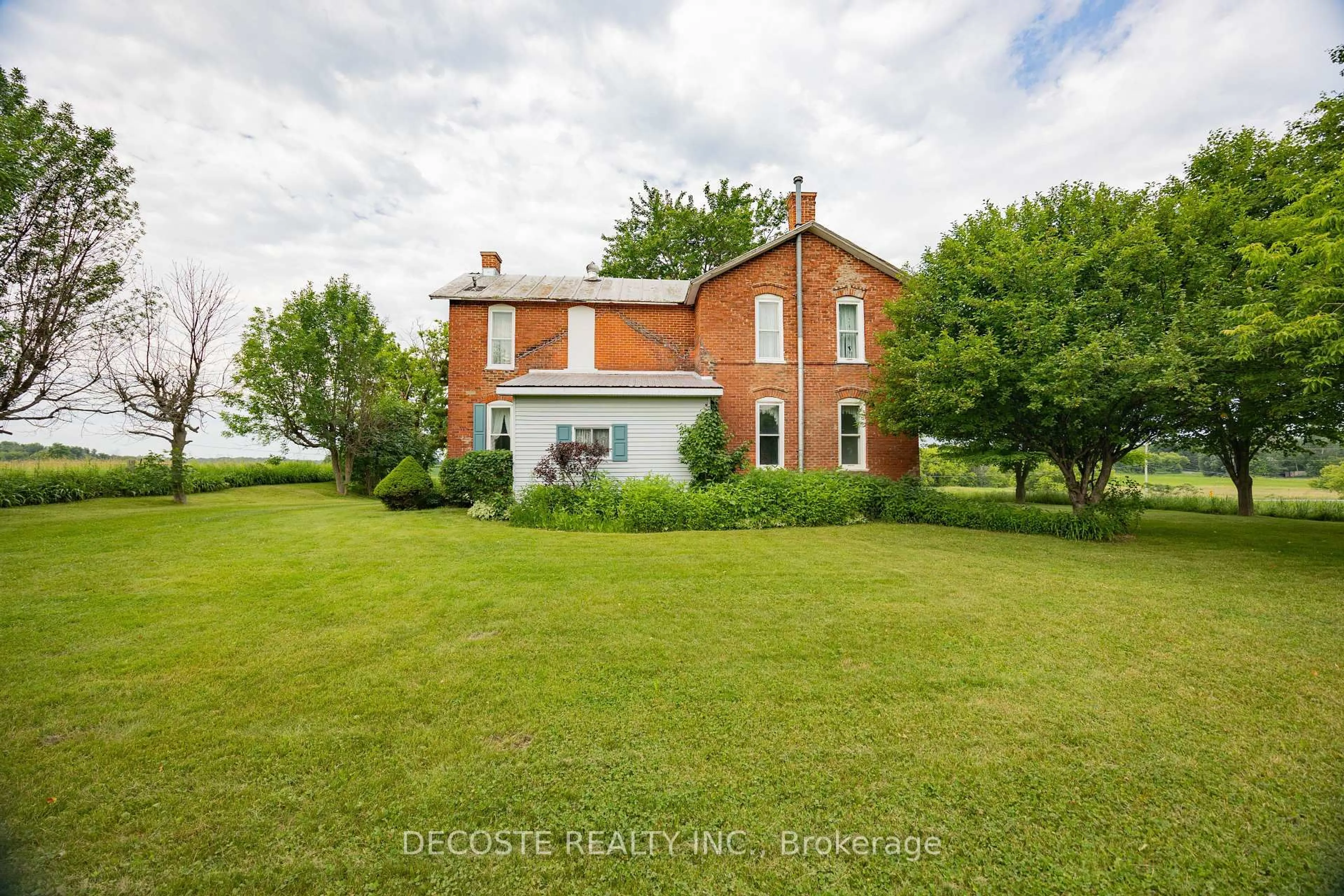 A pic from outside/outdoor area/front of a property/back of a property/a pic from drone, building for 1915 County Road 34 Highway, North Glengarry Ontario K0C 1J0