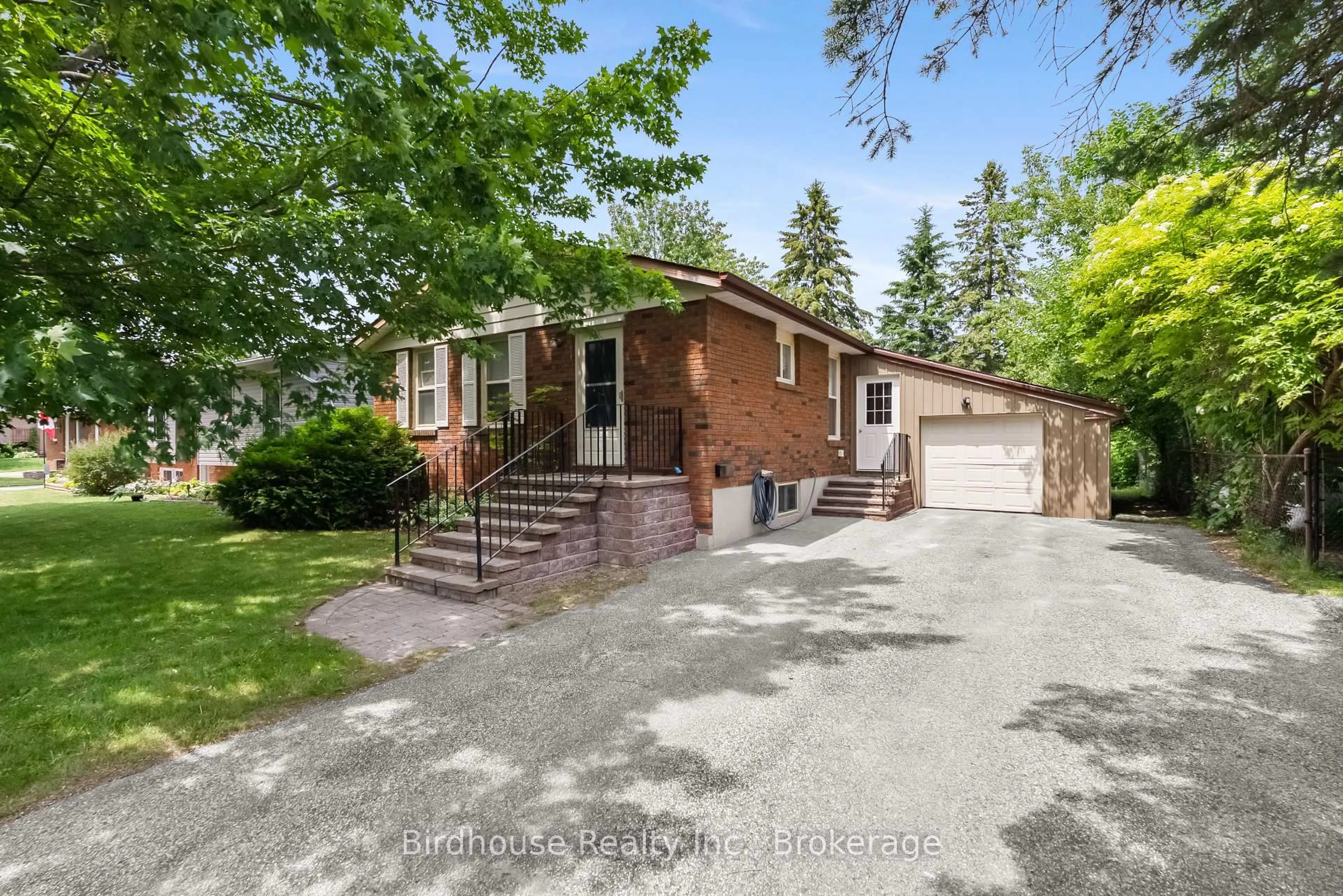 Home with brick exterior material, street for 10 Oak St, Kawartha Lakes Ontario K9V 5K4