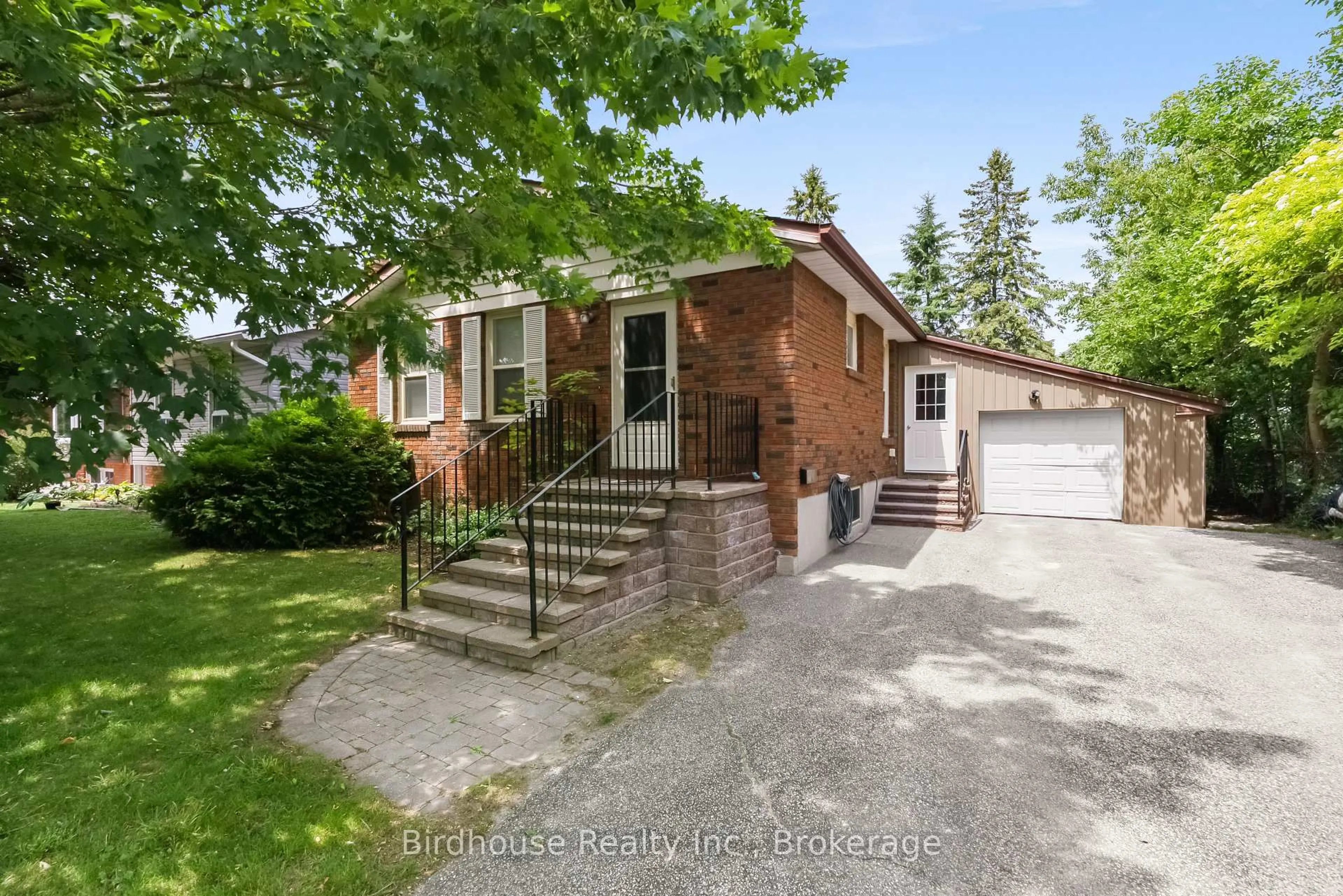 Home with brick exterior material, street for 10 Oak St, Kawartha Lakes Ontario K9V 5K4