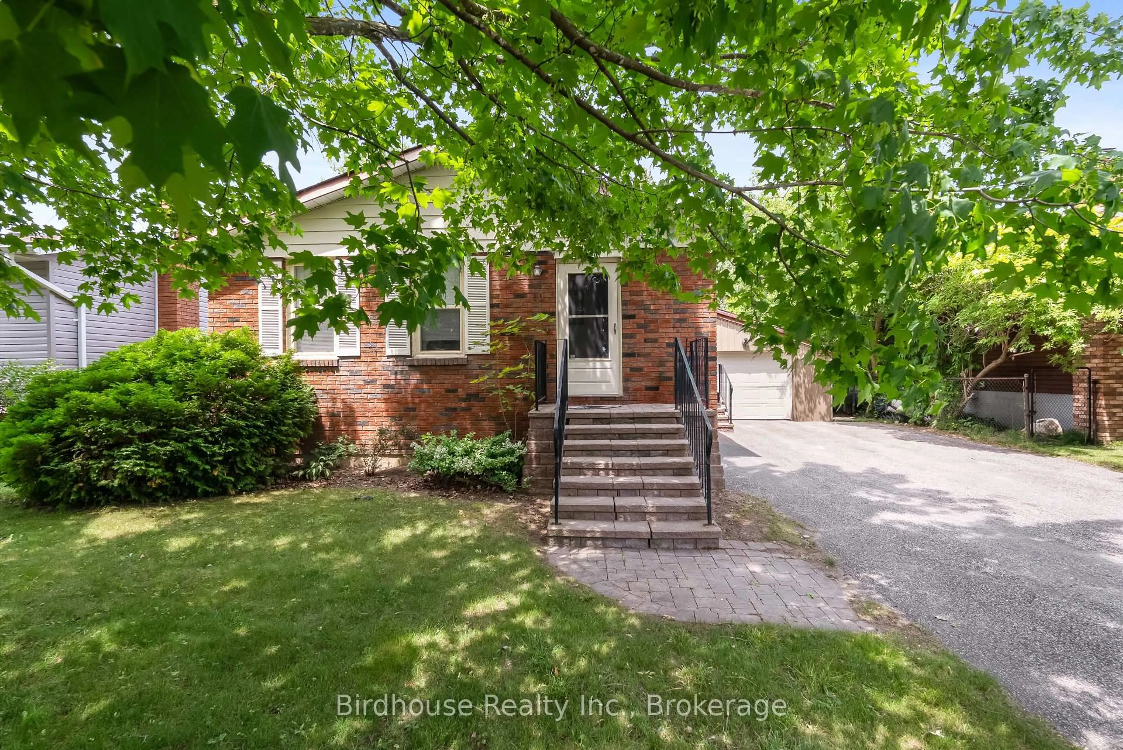 Home with brick exterior material, street for 10 Oak St, Kawartha Lakes Ontario K9V 5K4