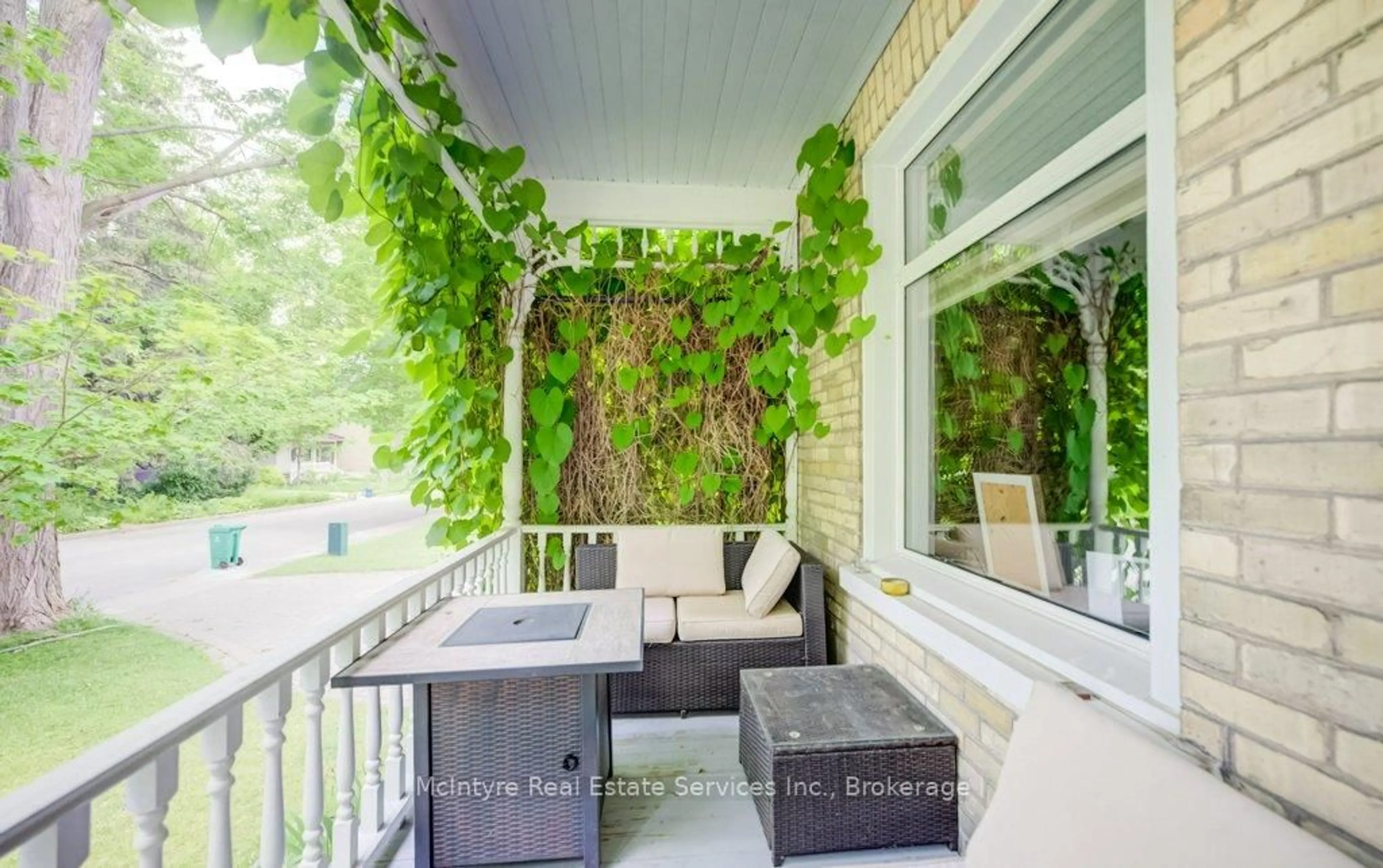 Patio, street for 6 Tweed St, Waterloo Ontario N2J 3E2