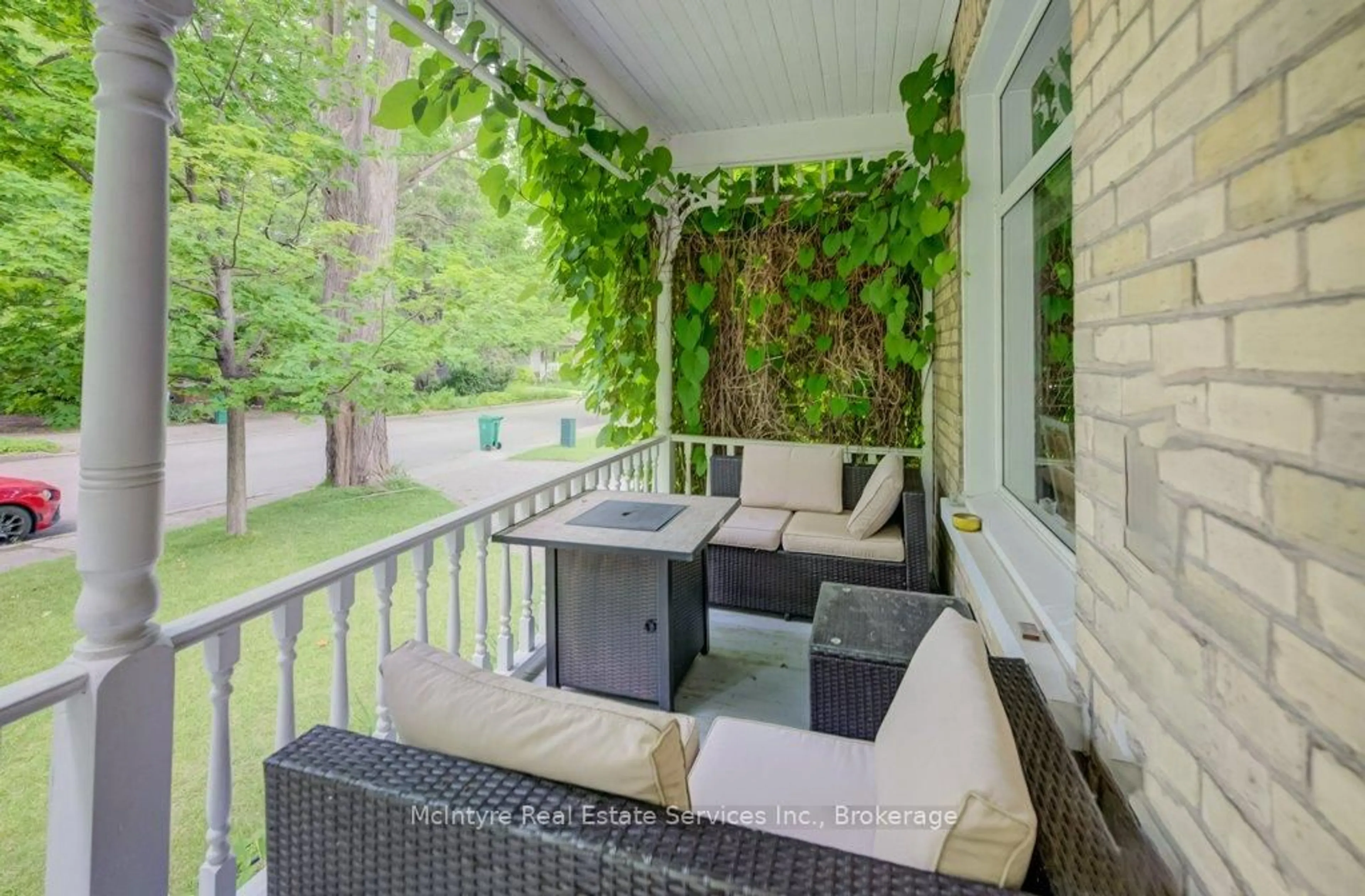 Patio, street for 6 Tweed St, Waterloo Ontario N2J 3E2
