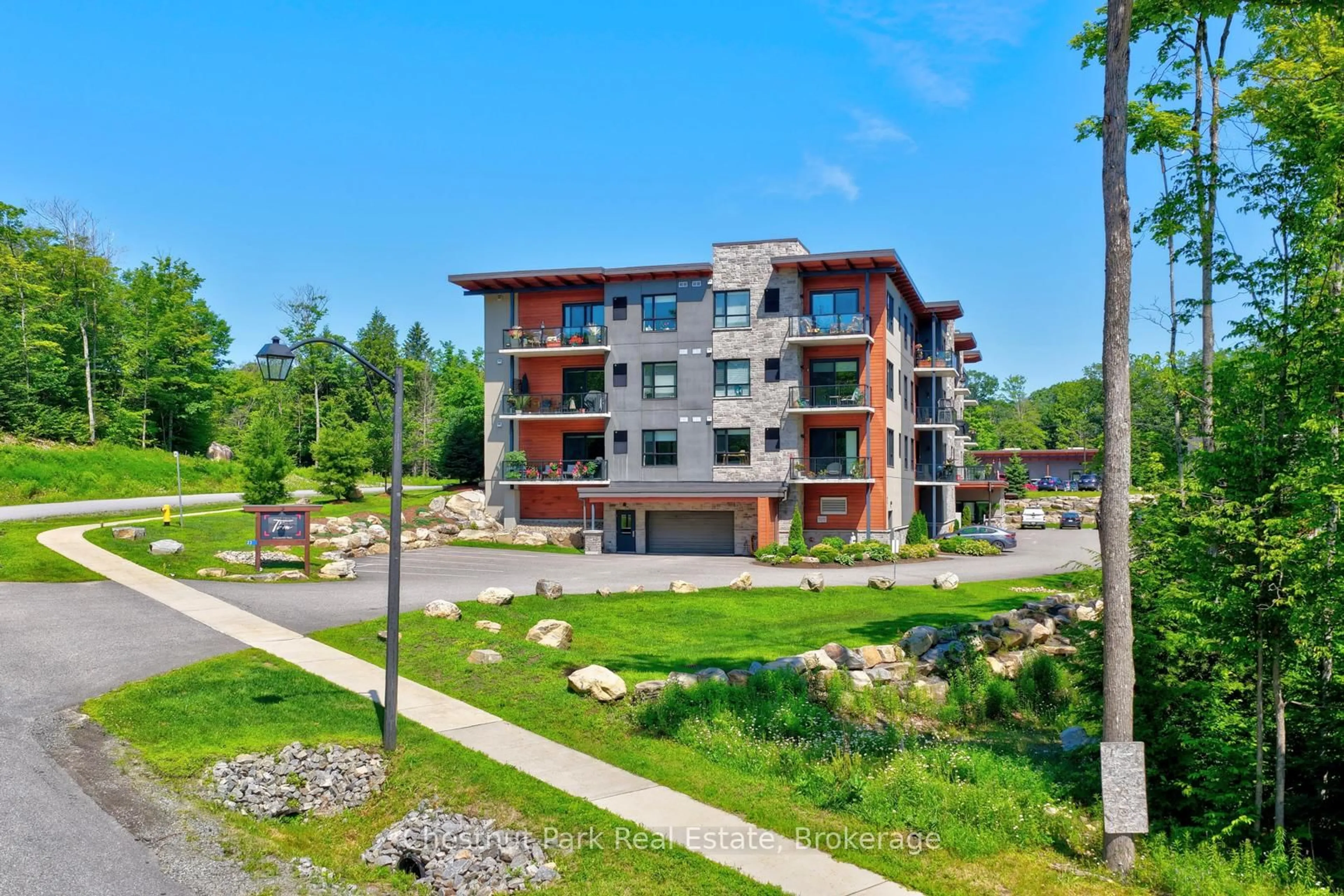 A pic from outside/outdoor area/front of a property/back of a property/a pic from drone, unknown for 23 Campus Tr #104, Huntsville Ontario P1H 0G1
