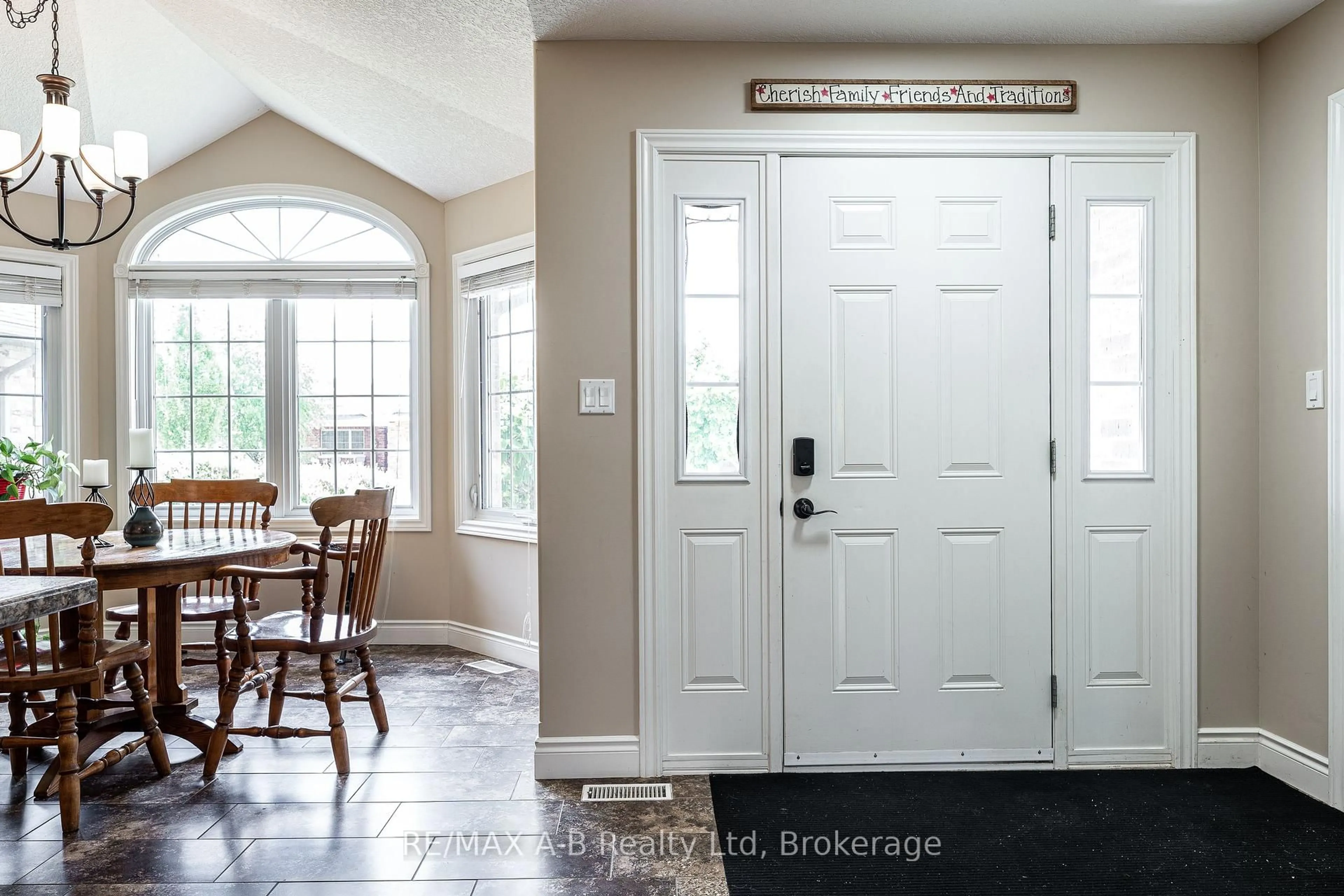 Indoor entryway for 138 Millson Cres, St. Marys Ontario N4X 1E3