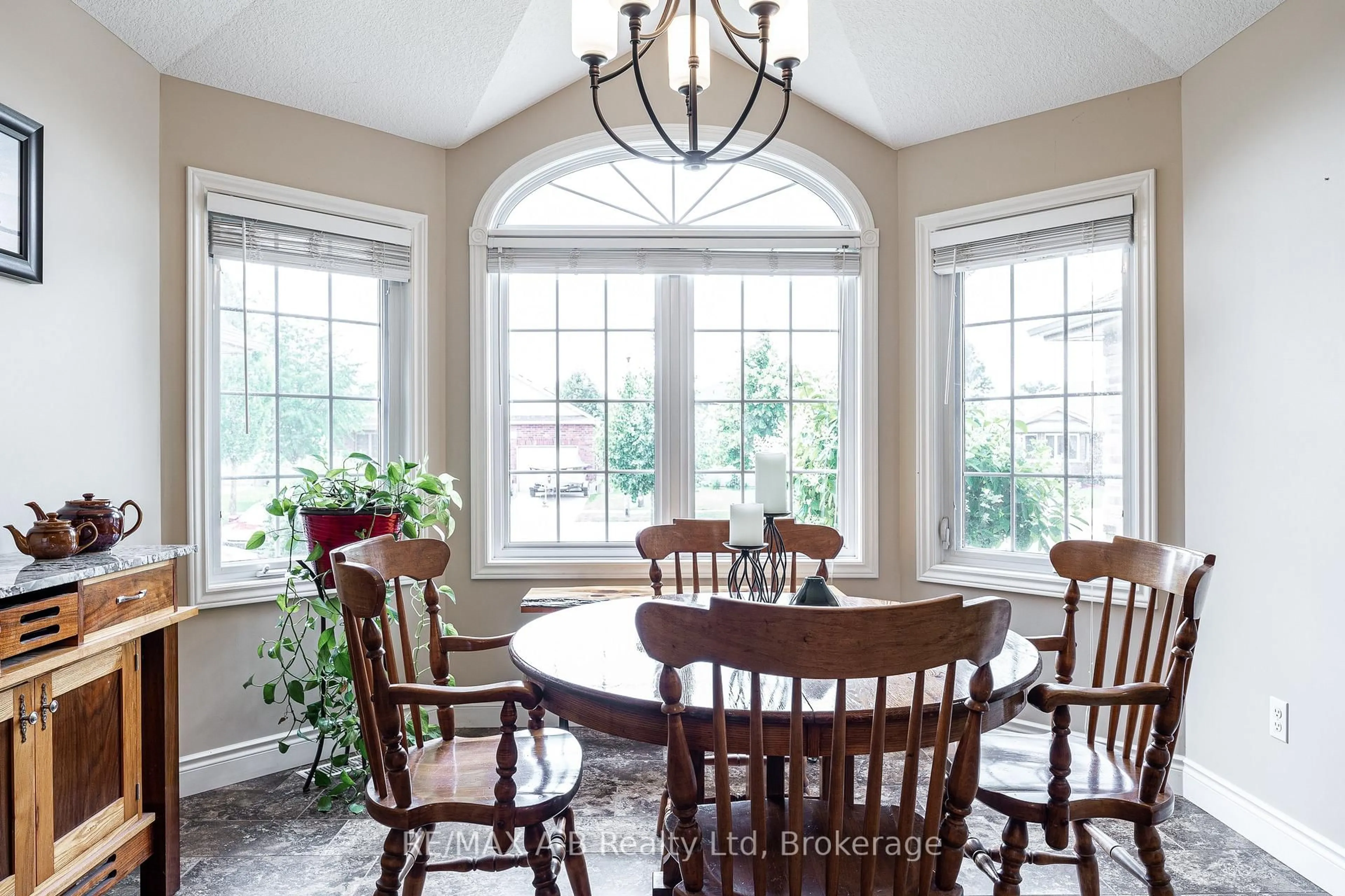 Dining room, unknown for 138 Millson Cres, St. Marys Ontario N4X 1E3