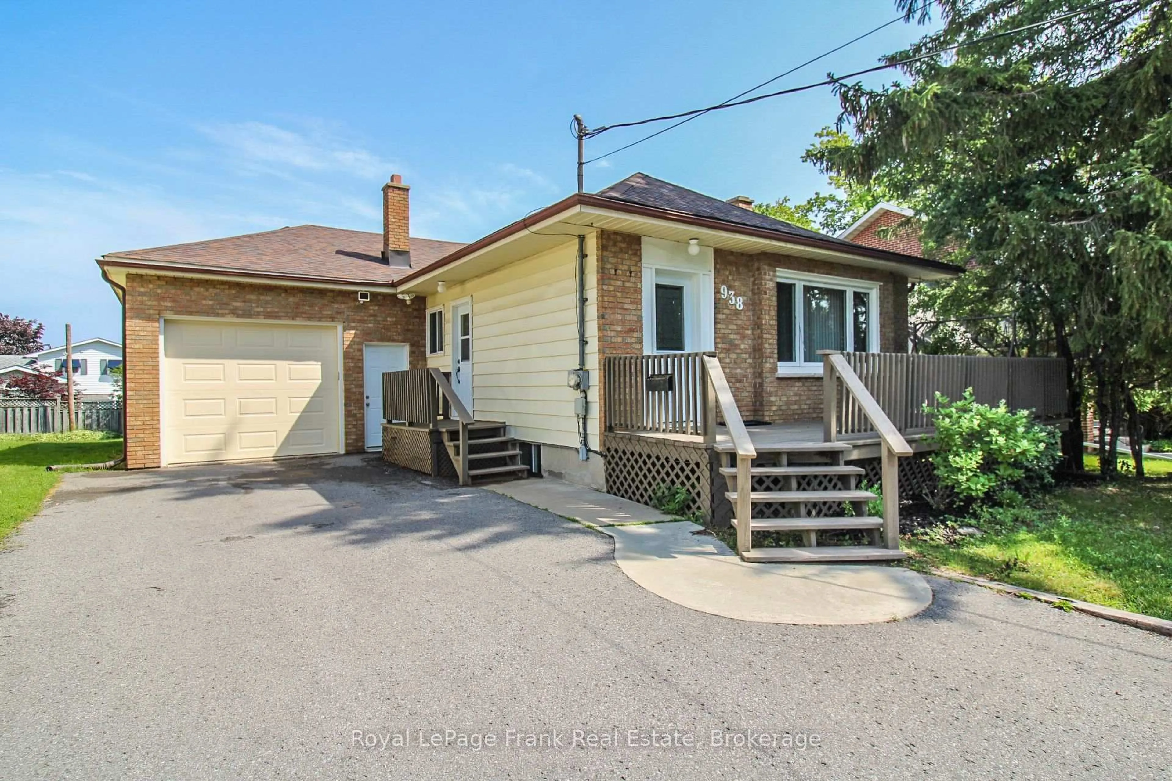 A pic from outside/outdoor area/front of a property/back of a property/a pic from drone, street for 938 Parkhill Rd, Peterborough Ontario K9J 6P3
