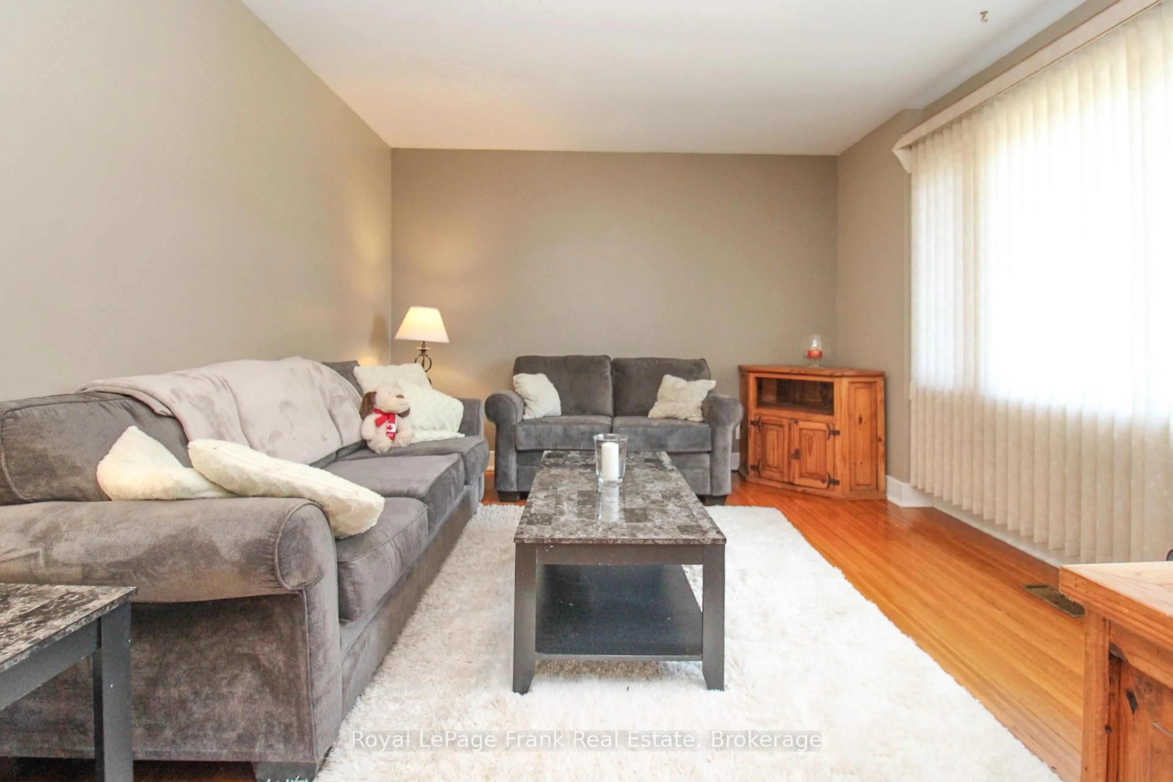 Living room with furniture, wood/laminate floor for 938 Parkhill Rd, Peterborough Ontario K9J 6P3
