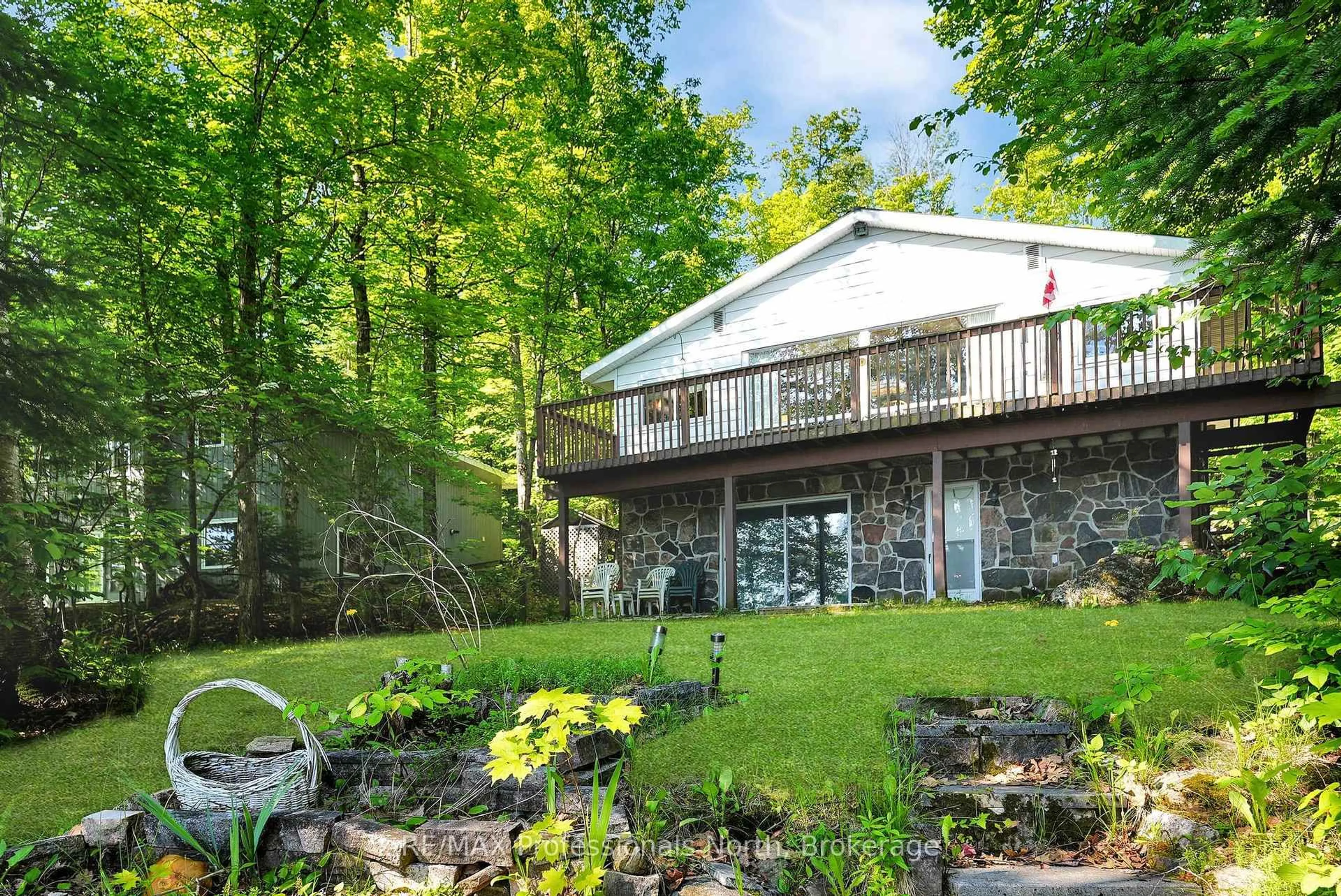 Patio, water/lake/river/ocean view for 1005 Mohican Tr, Minden Hills Ontario K0M 1S0