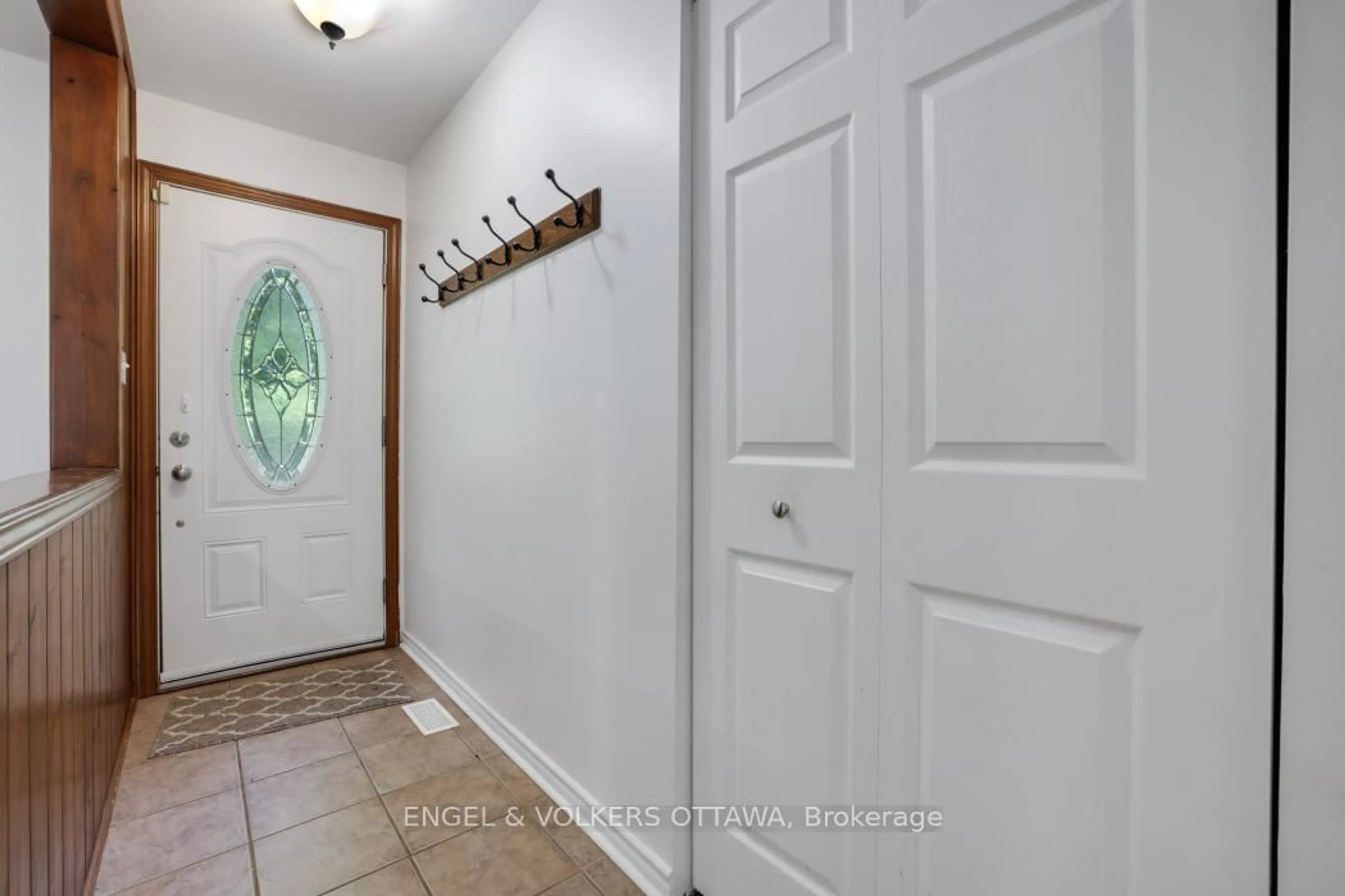 Indoor entryway for 285 Drummond 11 Concession, Carleton Place Ontario K7C 0C5