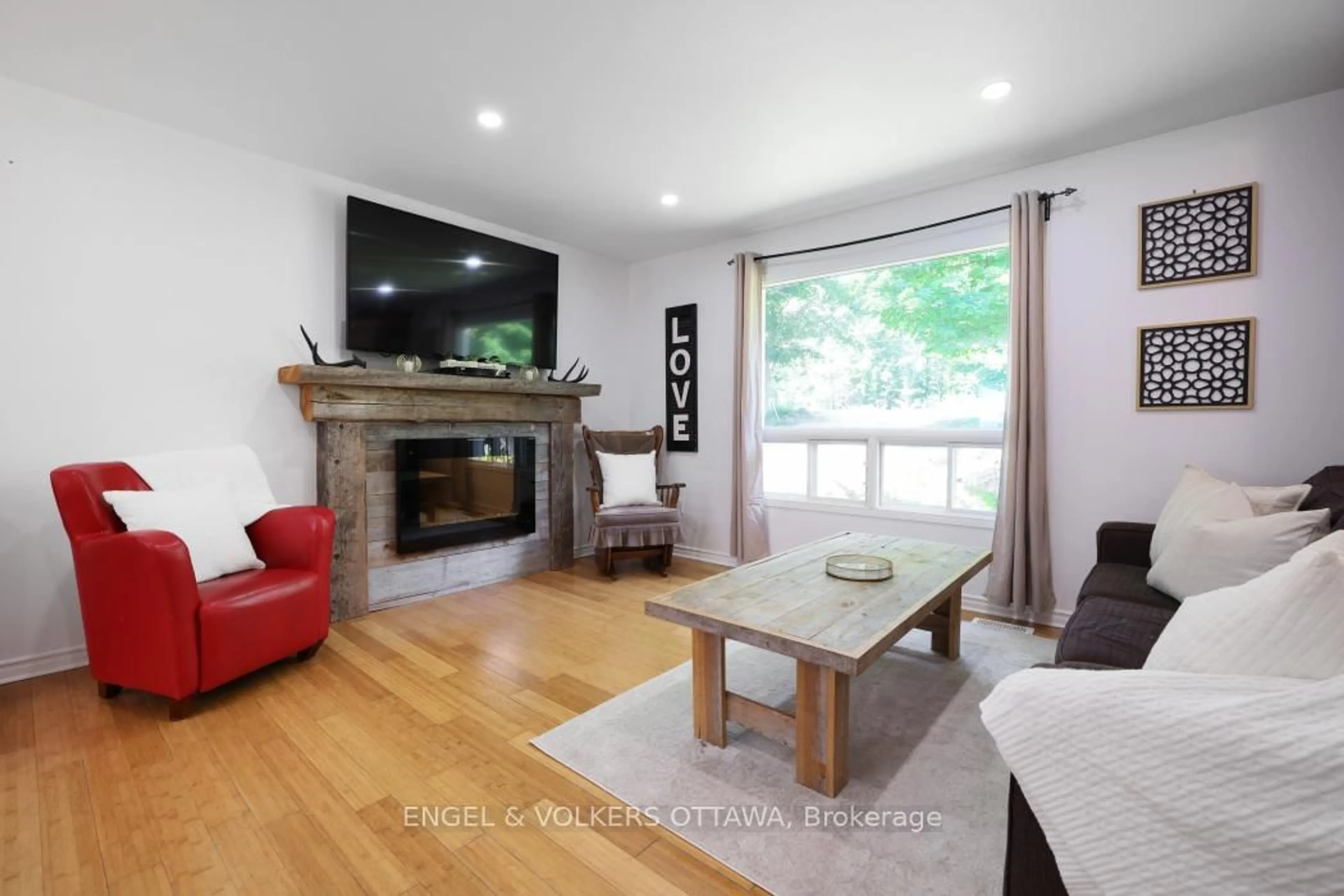Living room with furniture, wood/laminate floor for 285 Drummond 11 Concession, Carleton Place Ontario K7C 0C5