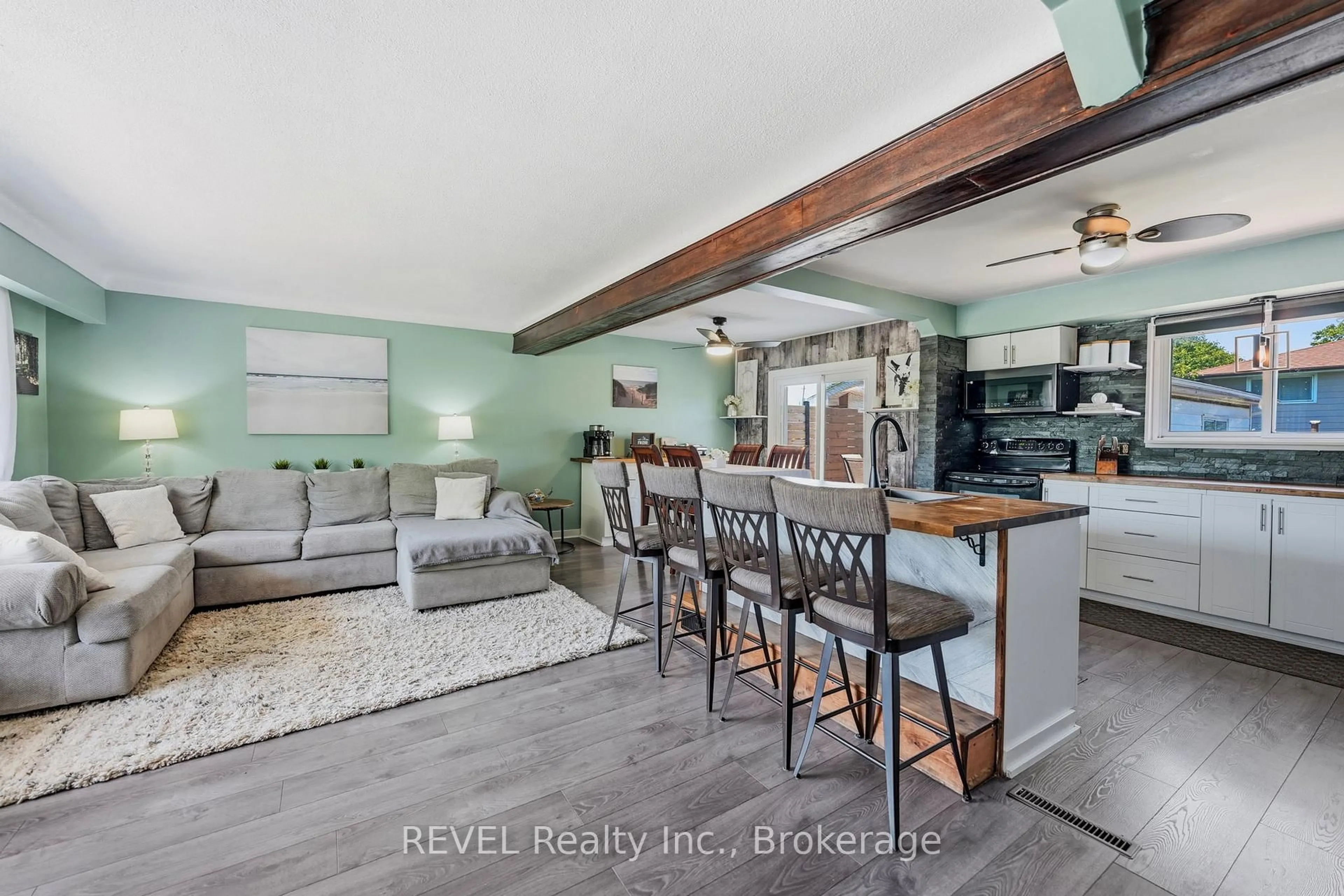 Open concept kitchen, unknown for 1 Idylwood Rd, Welland Ontario L3C 1X2