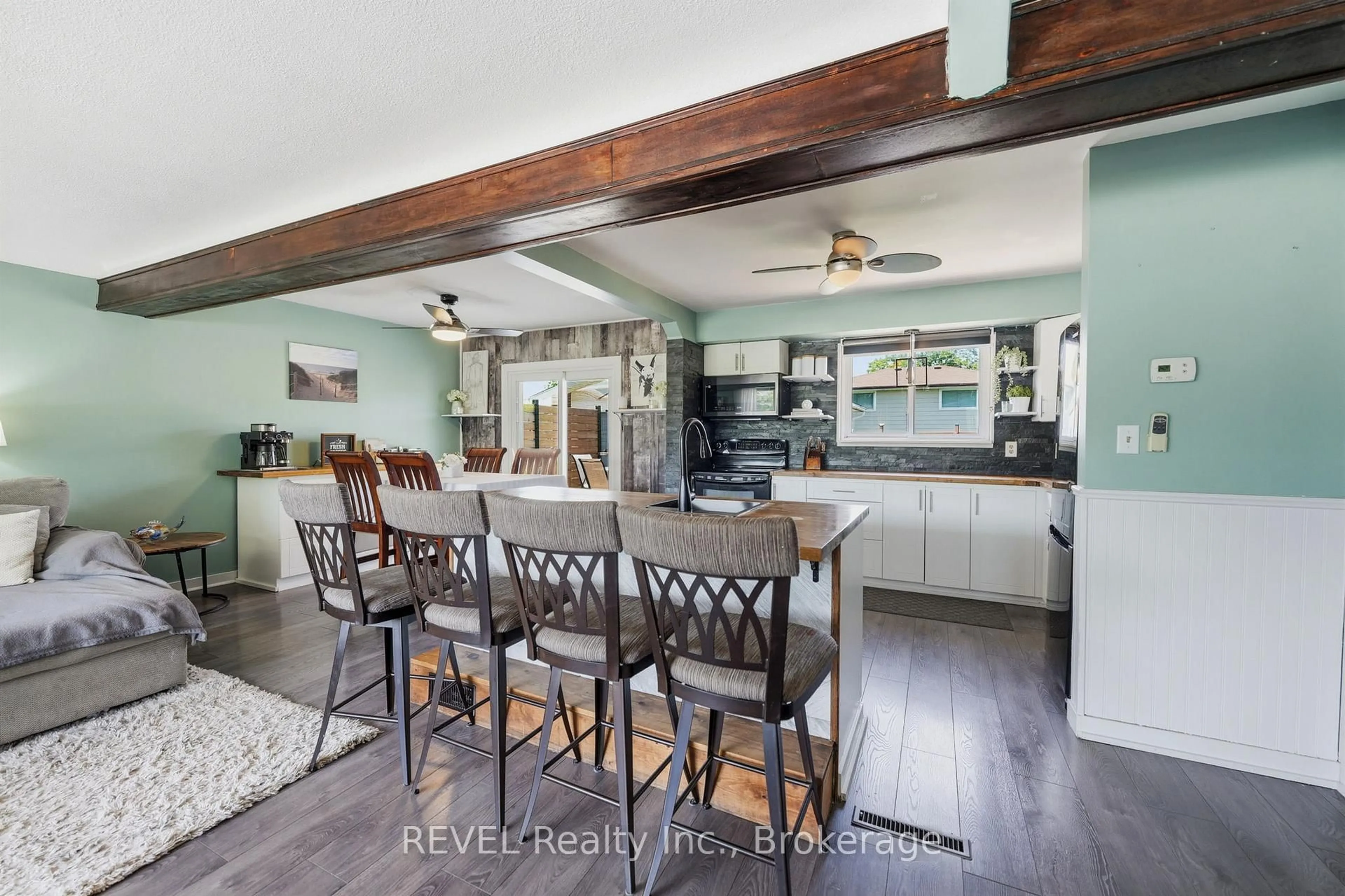 Open concept kitchen, unknown for 1 Idylwood Rd, Welland Ontario L3C 1X2