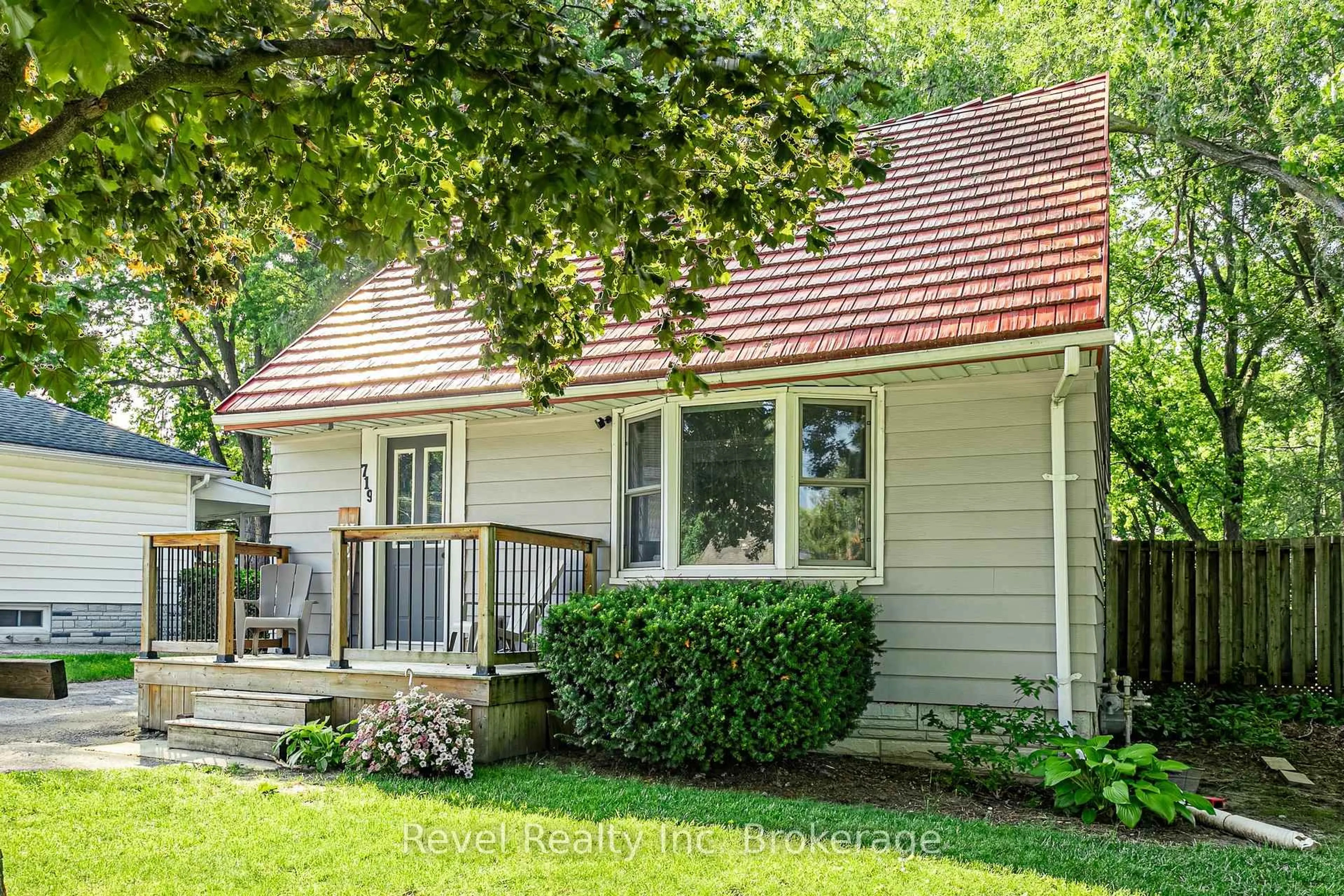Home with vinyl exterior material, street for 719 Lancaster St, Woodstock Ontario N4S 5N3