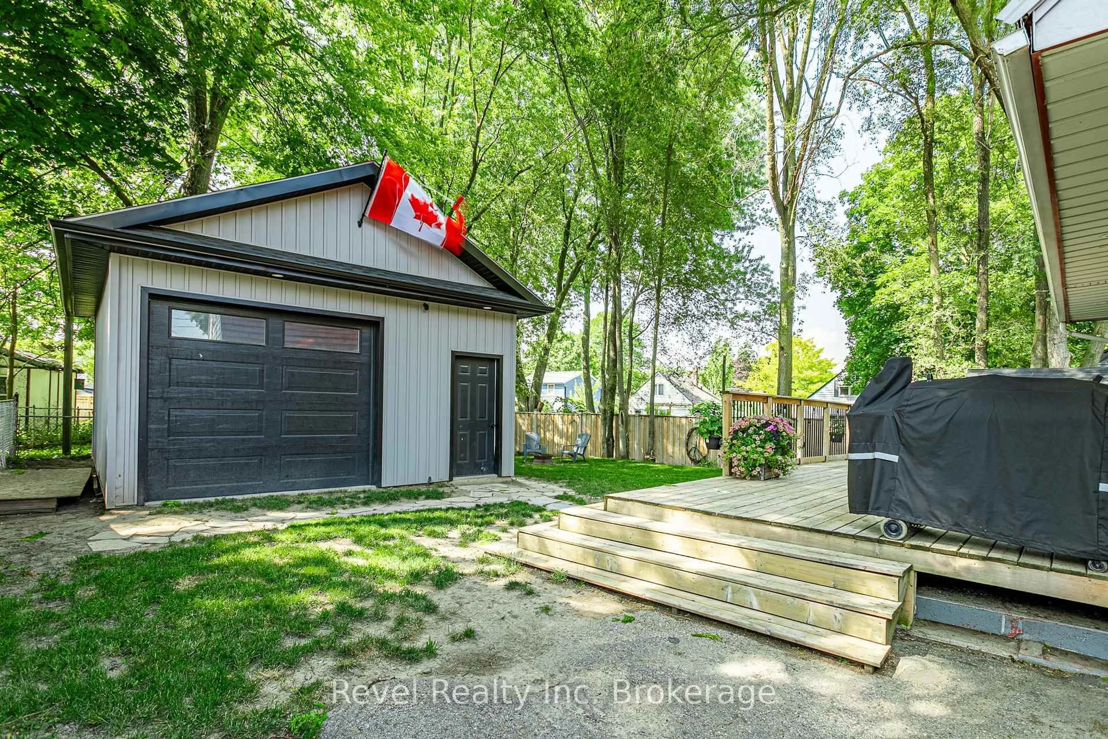 Shed for 719 Lancaster St, Woodstock Ontario N4S 5N3