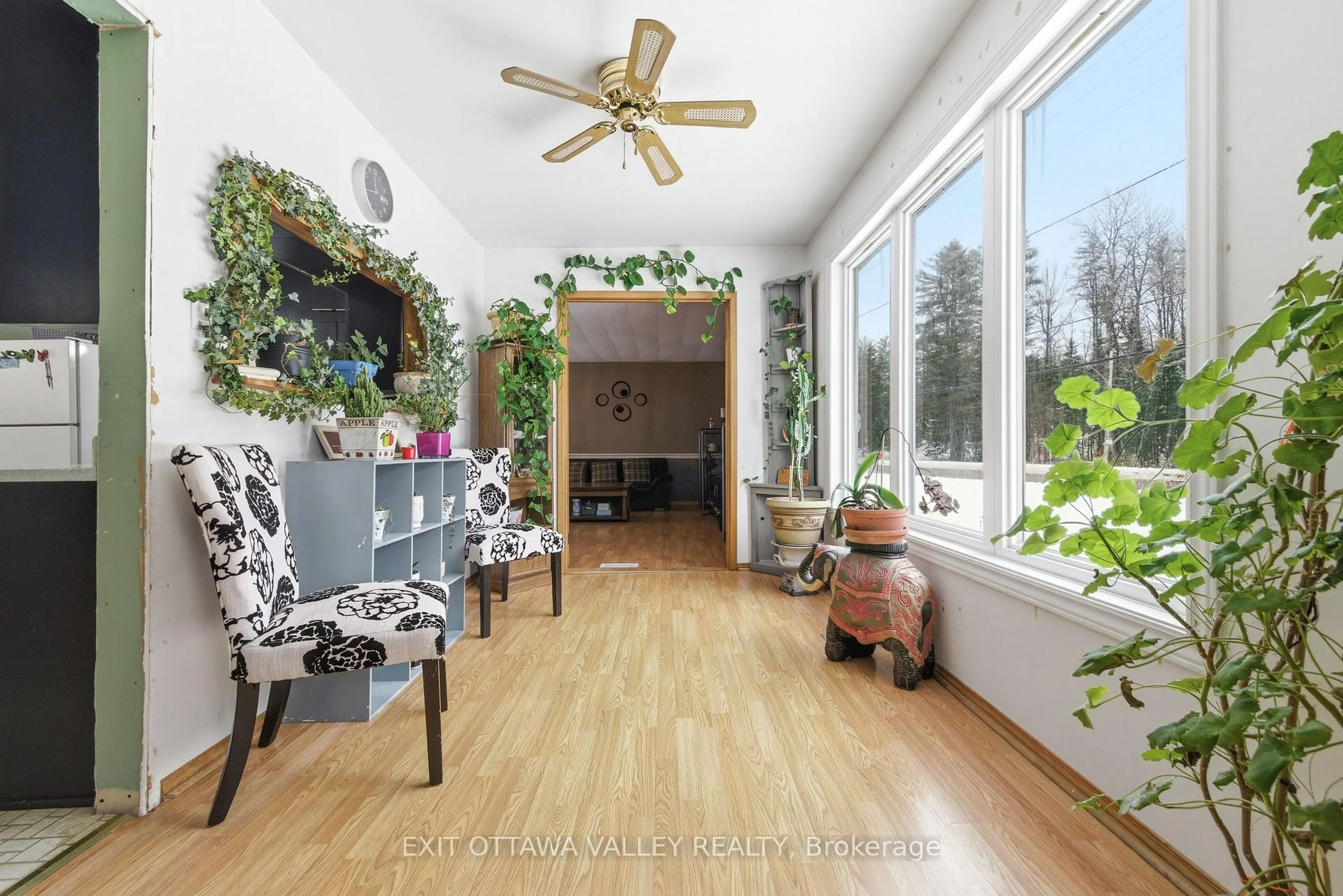 Indoor entryway for 32848 Highway 17 Highway, Deep River Ontario K0J 1P0