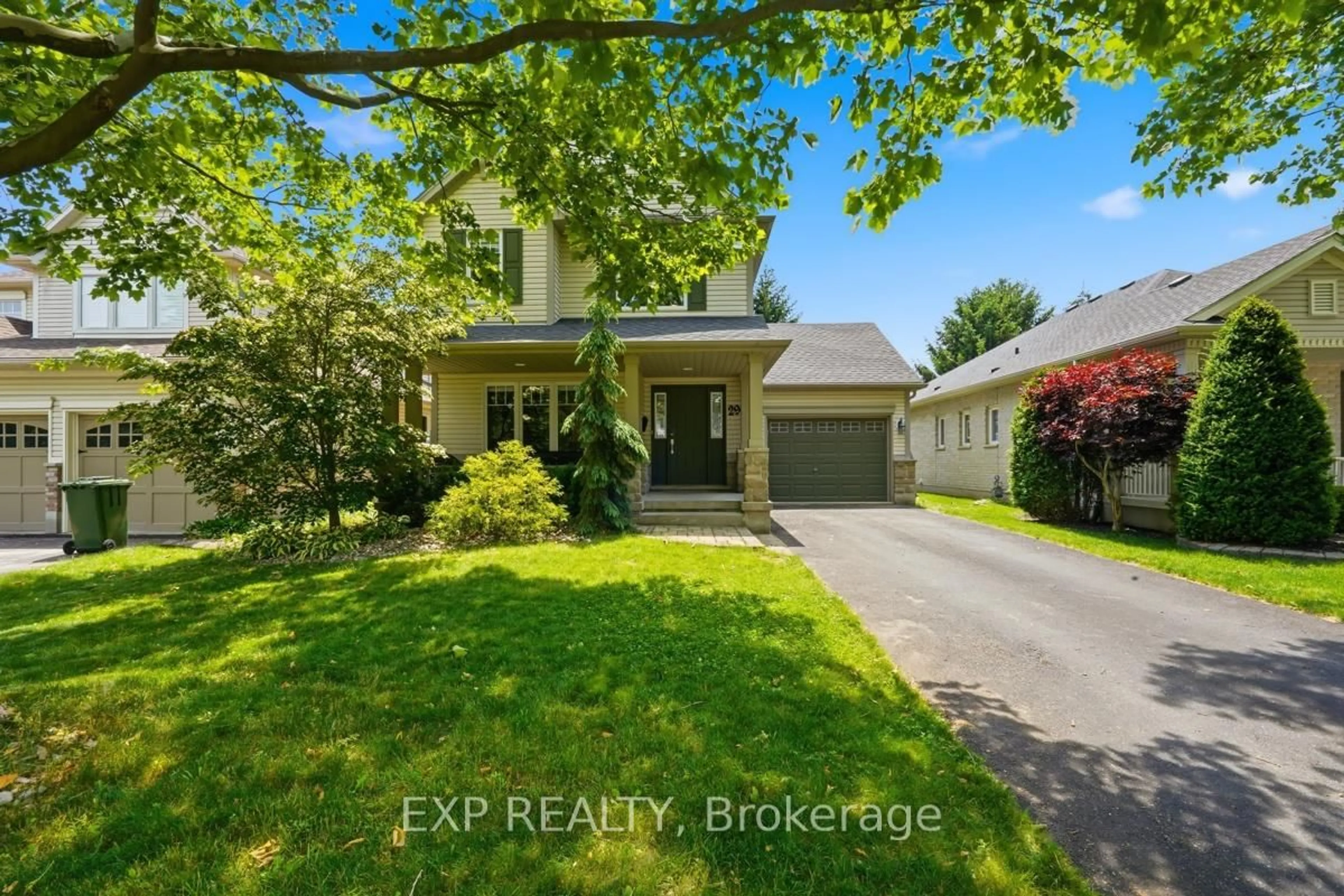 A pic from outside/outdoor area/front of a property/back of a property/a pic from drone, street for 29 Augusta Cres, St. Thomas Ontario N5R 6J8
