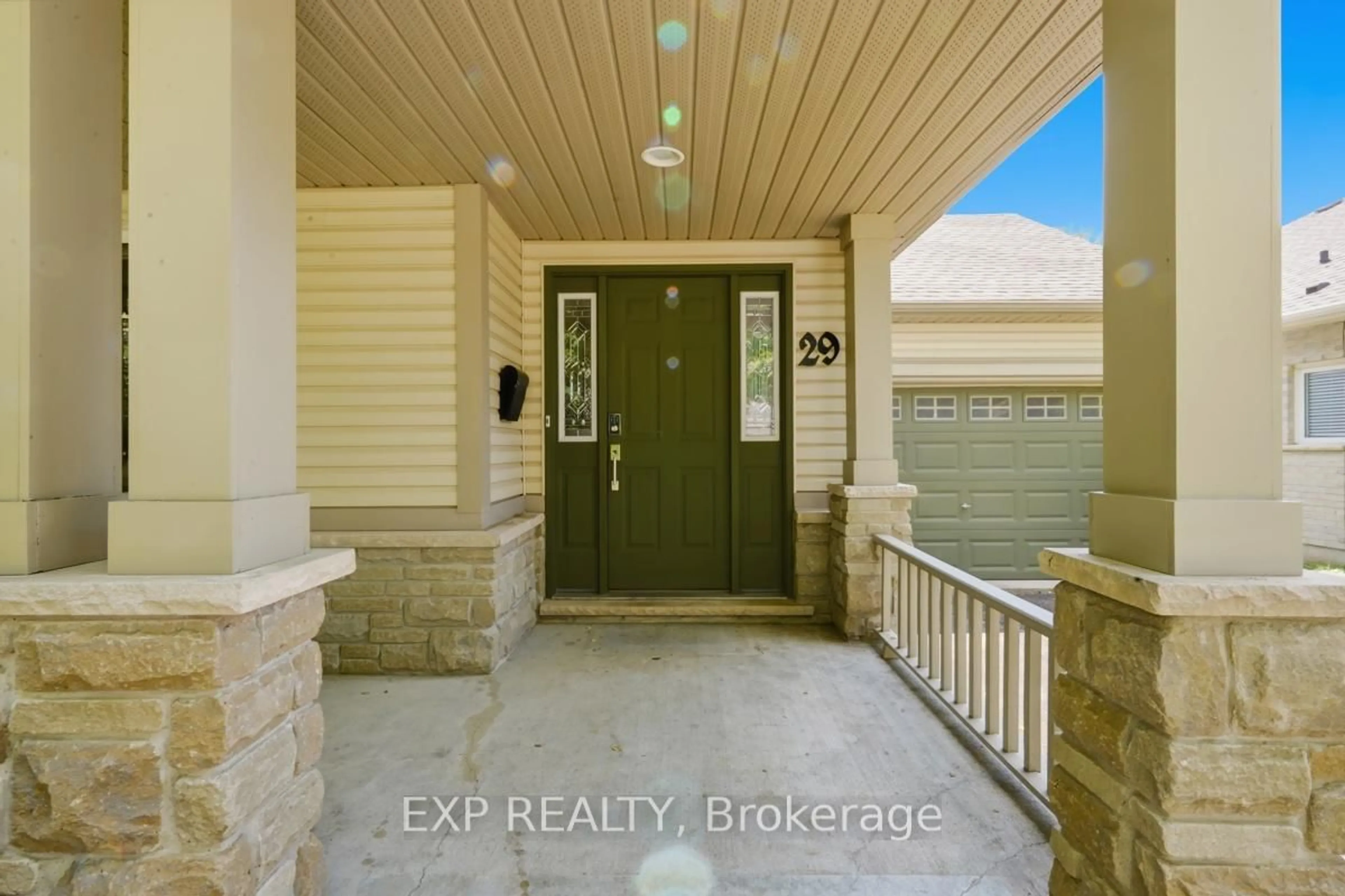 Indoor entryway for 29 Augusta Cres, St. Thomas Ontario N5R 6J8