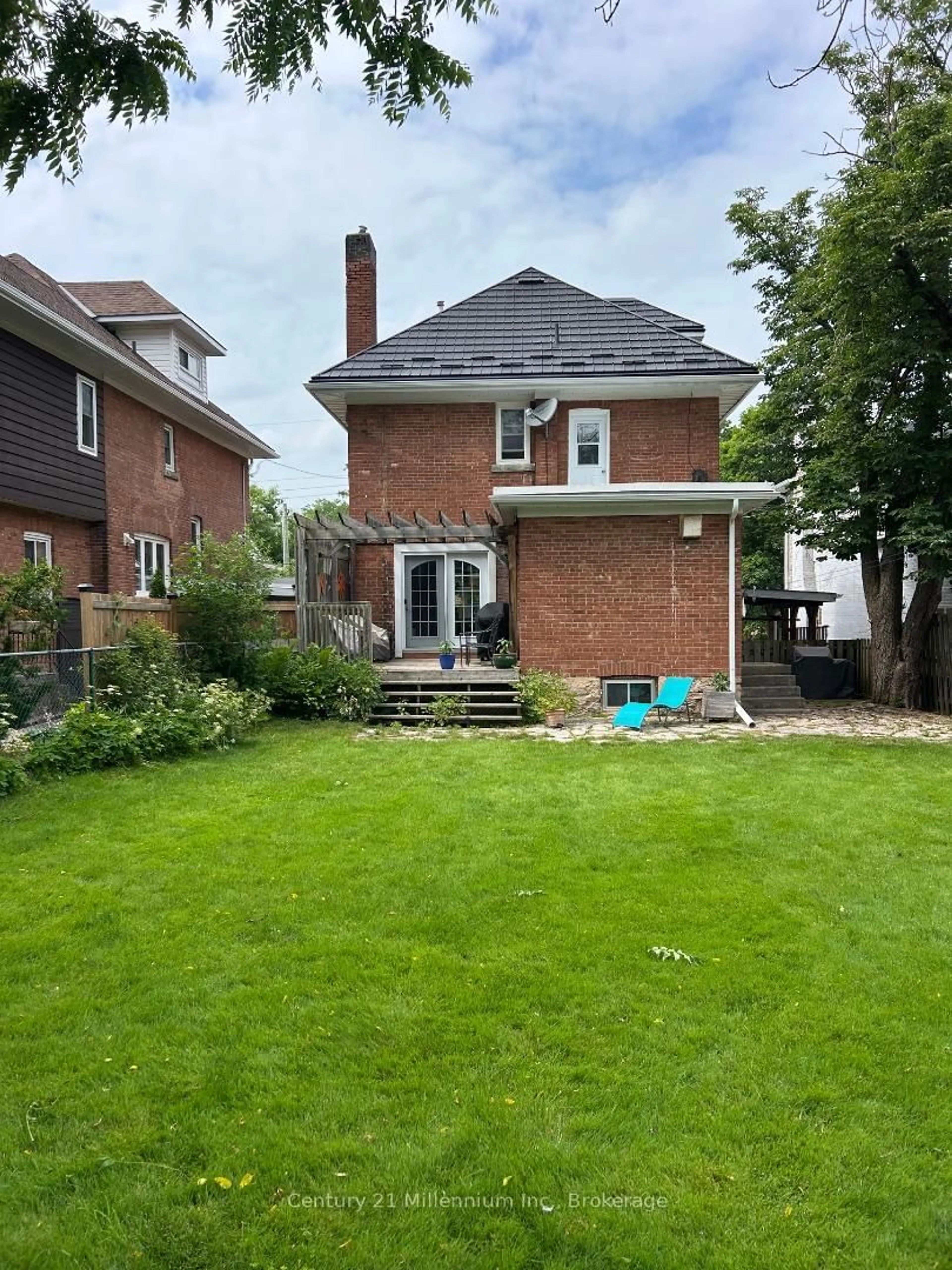 Home with brick exterior material, street for 129 4th St, Owen Sound Ontario N4K 3J8