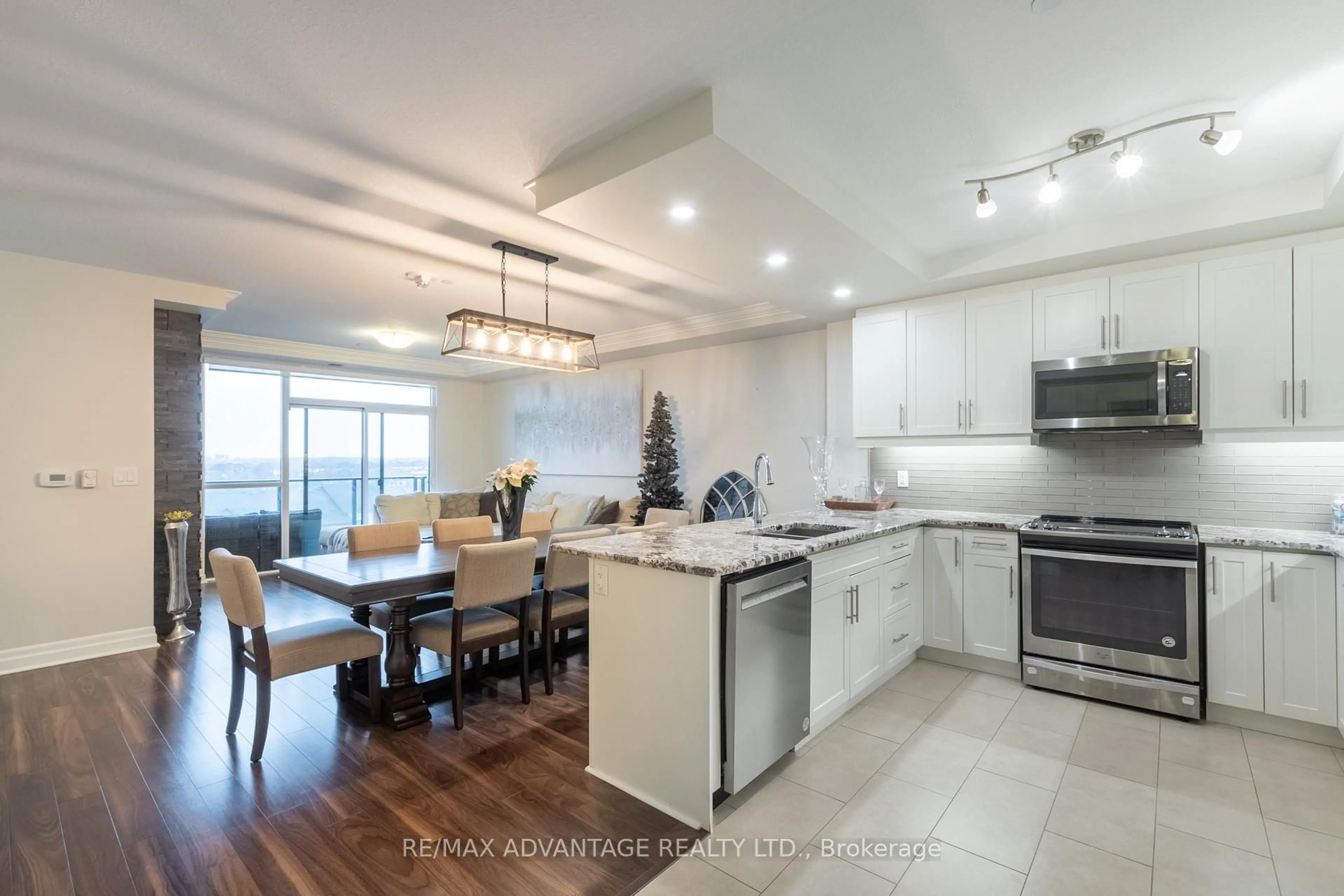 Open concept kitchen, ceramic/tile floor for 260 Villagewalk Blvd #603, London North Ontario N6G 0P6