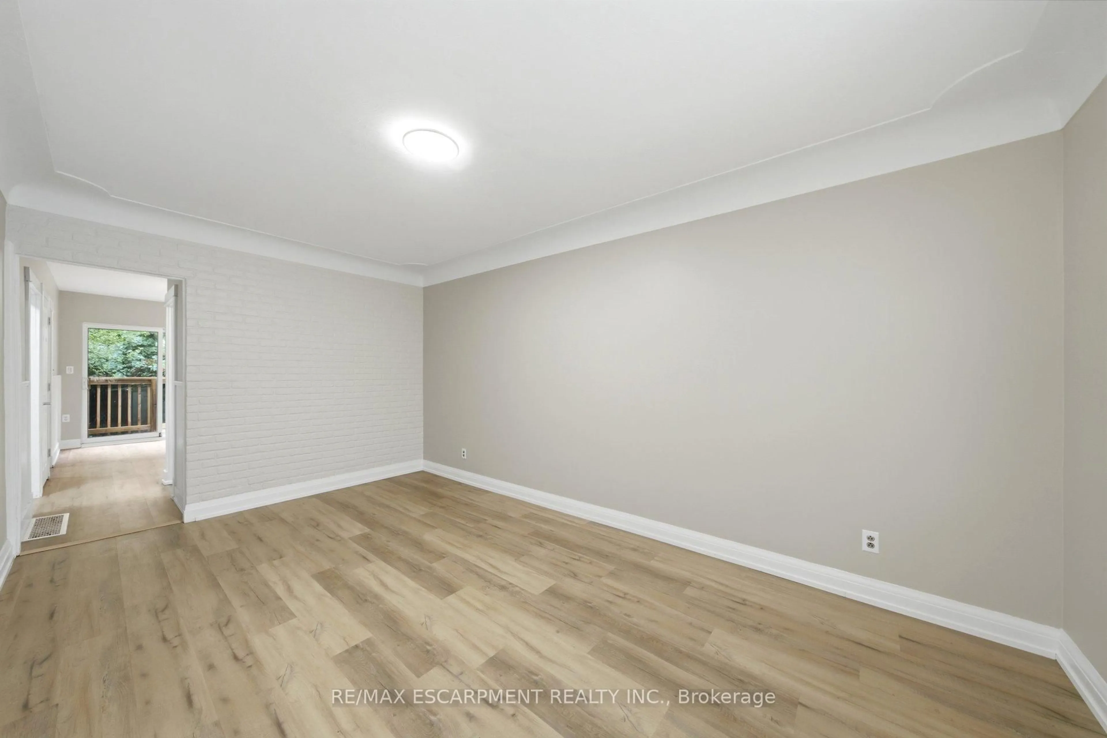 A pic of a room for 81 Cambridge Ave, Hamilton Ontario L8H 1T7