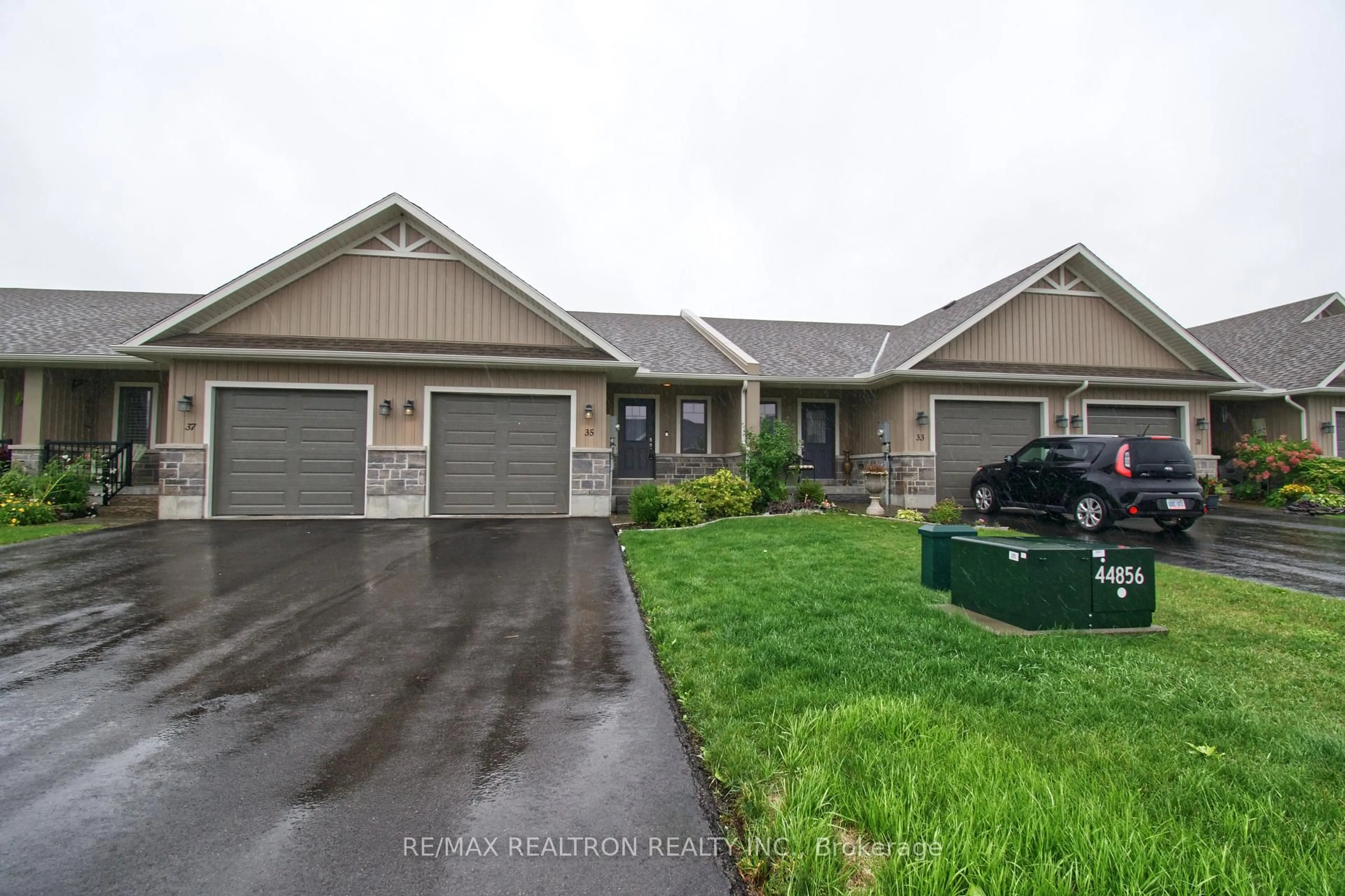 A pic from outside/outdoor area/front of a property/back of a property/a pic from drone, street for 35 Cobblestone St, Belleville Ontario K8P 0E3