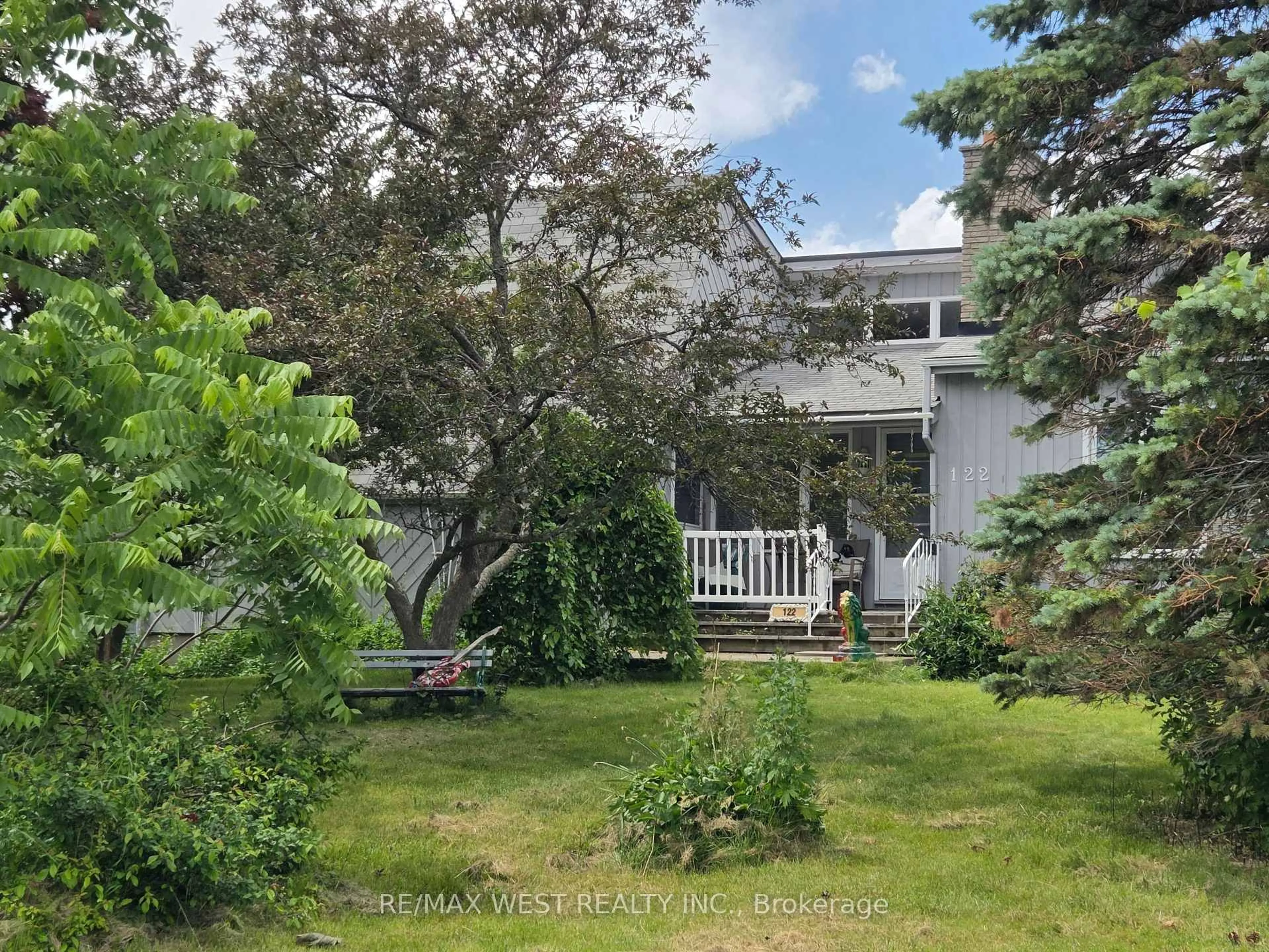A pic from outside/outdoor area/front of a property/back of a property/a pic from drone, street for 122 Harbour St, Brighton Ontario K0K 1H0