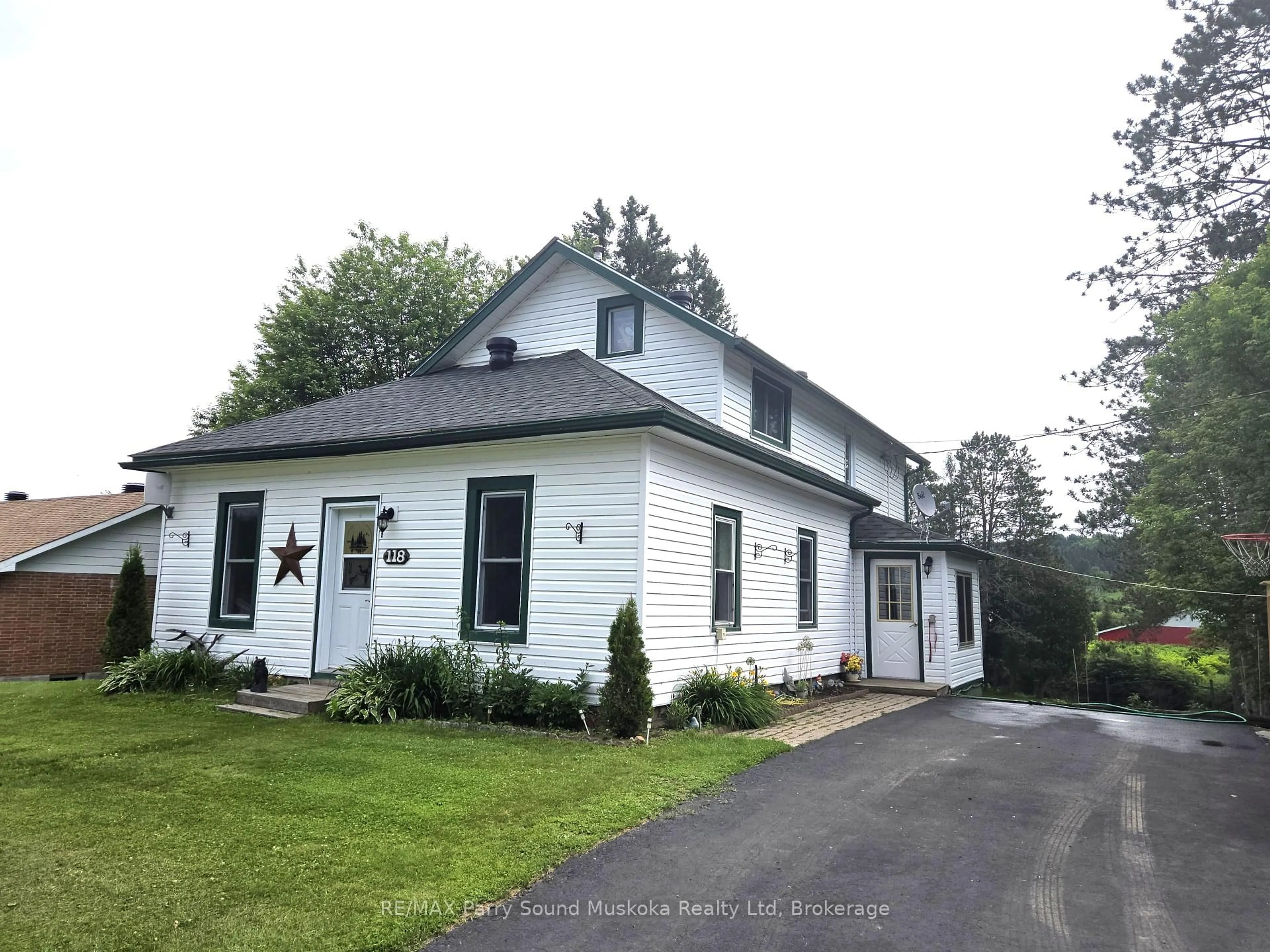 Home with vinyl exterior material, street for 118 Dimsdale St, Burk's Falls Ontario P0A 1C0