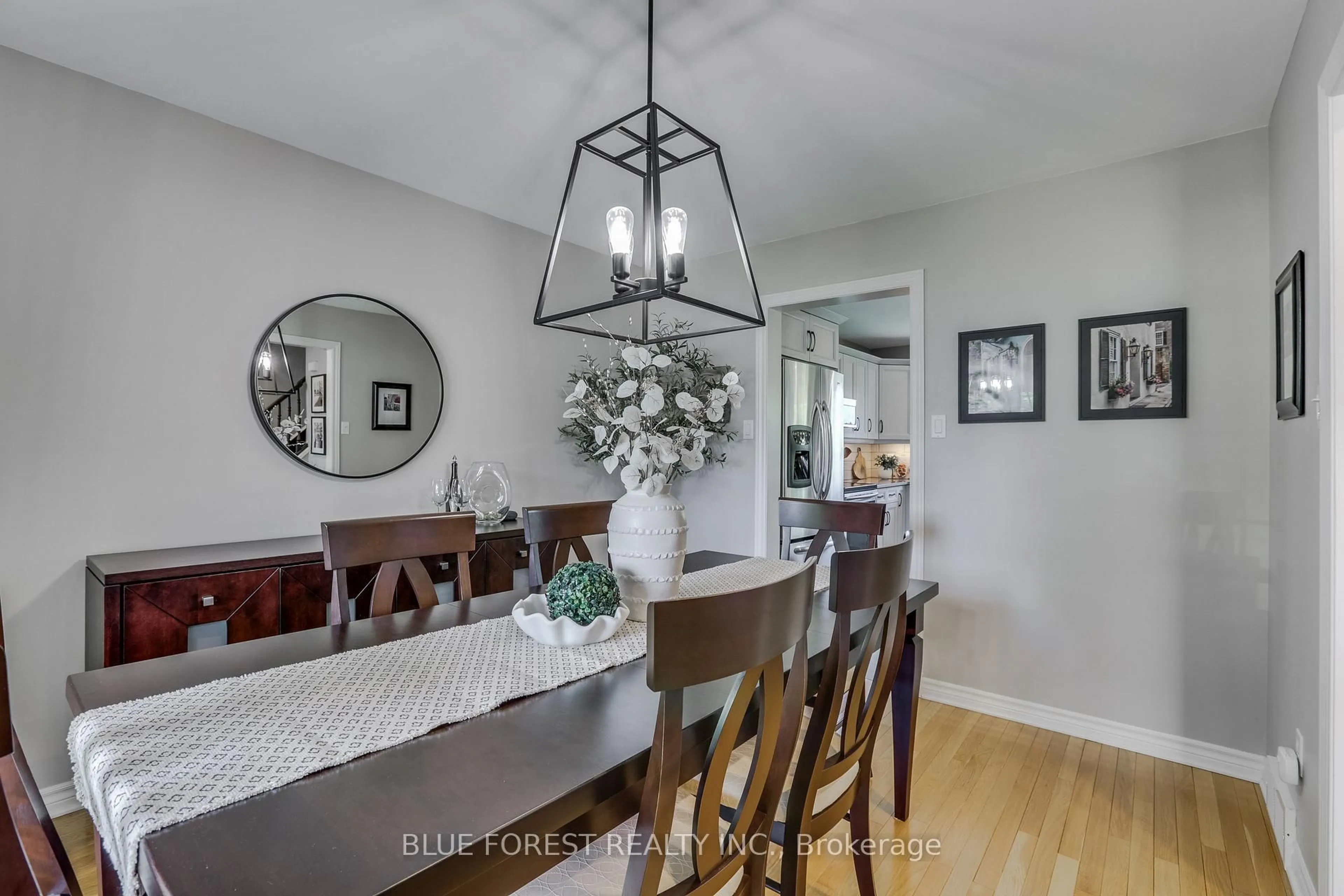 Dining room, unknown for 175 Forest Grove Cres, Thames Centre Ontario N0L 1G3