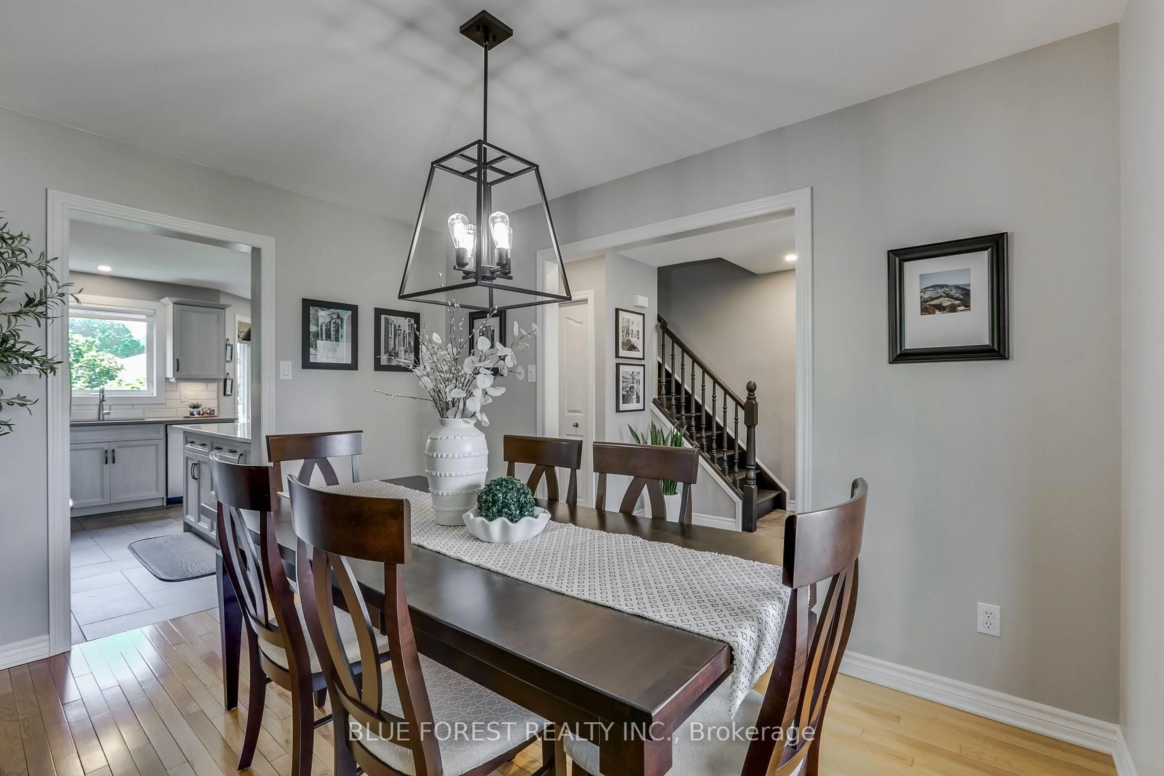 Dining room, unknown for 175 Forest Grove Cres, Thames Centre Ontario N0L 1G3