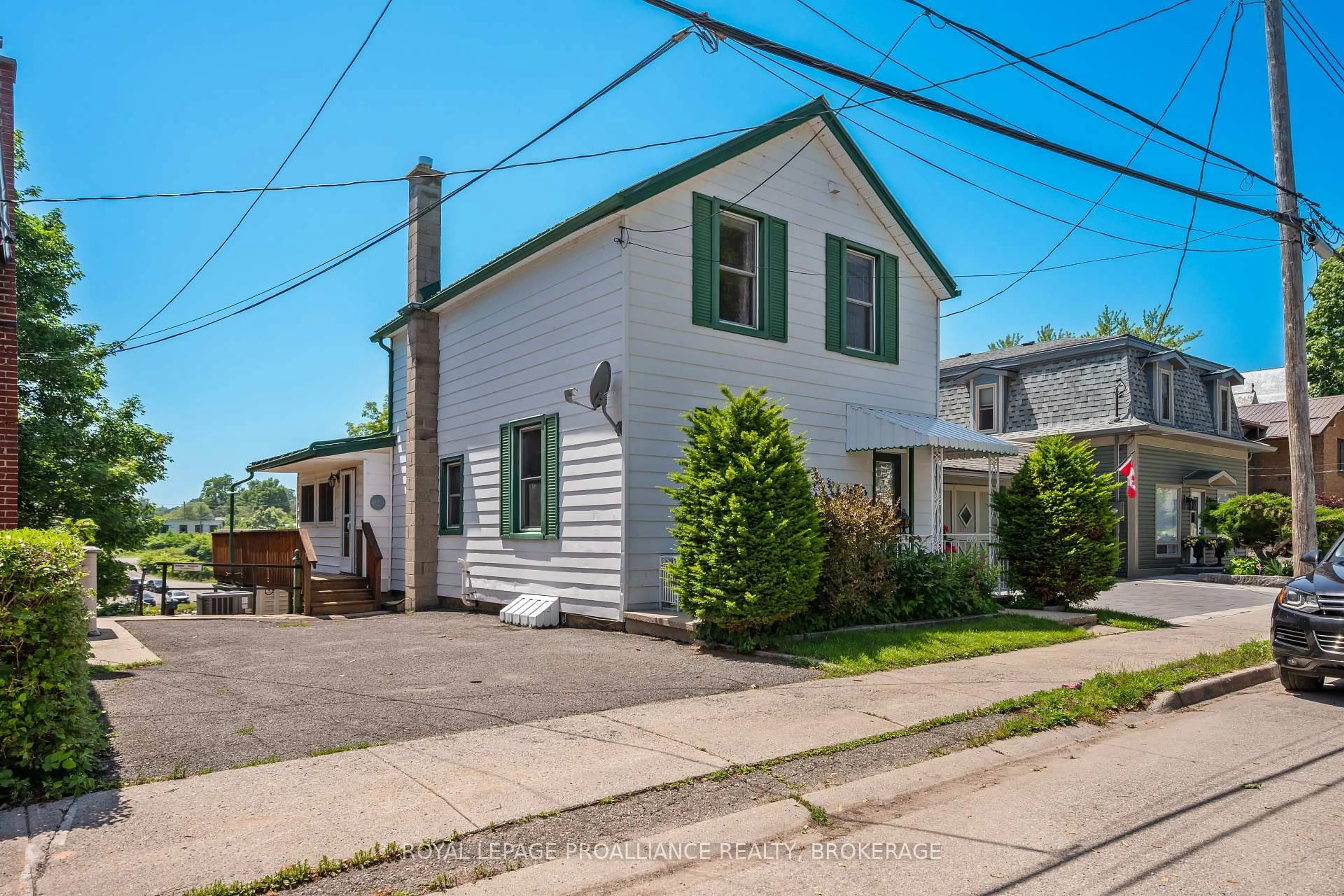 Unknown for 370 Stone St, Gananoque Ontario K7G 2A4