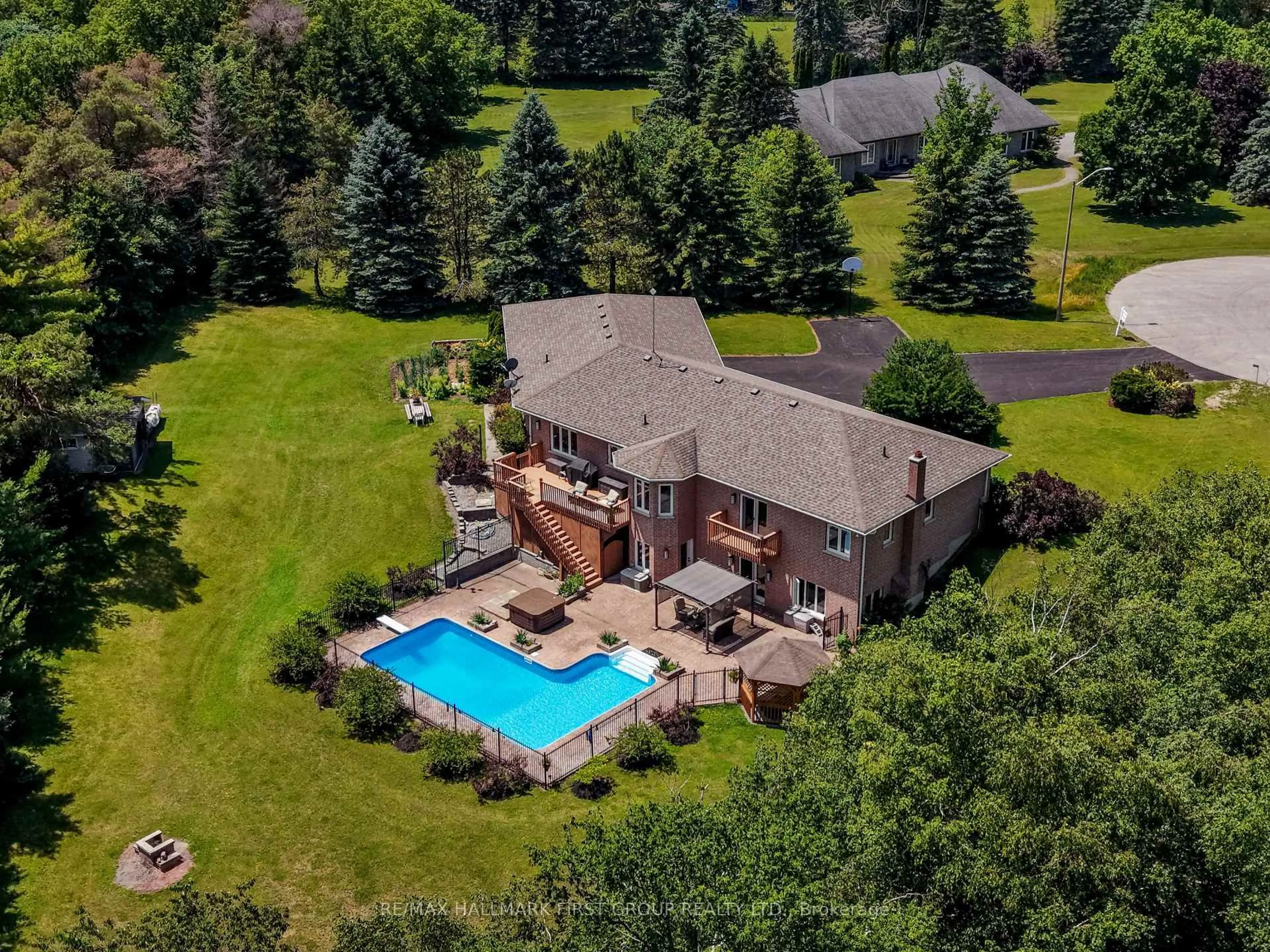 A pic from outside/outdoor area/front of a property/back of a property/a pic from drone, mountain view for 3211 Charbrook Cres, Hamilton Township Ontario K9A 4J7