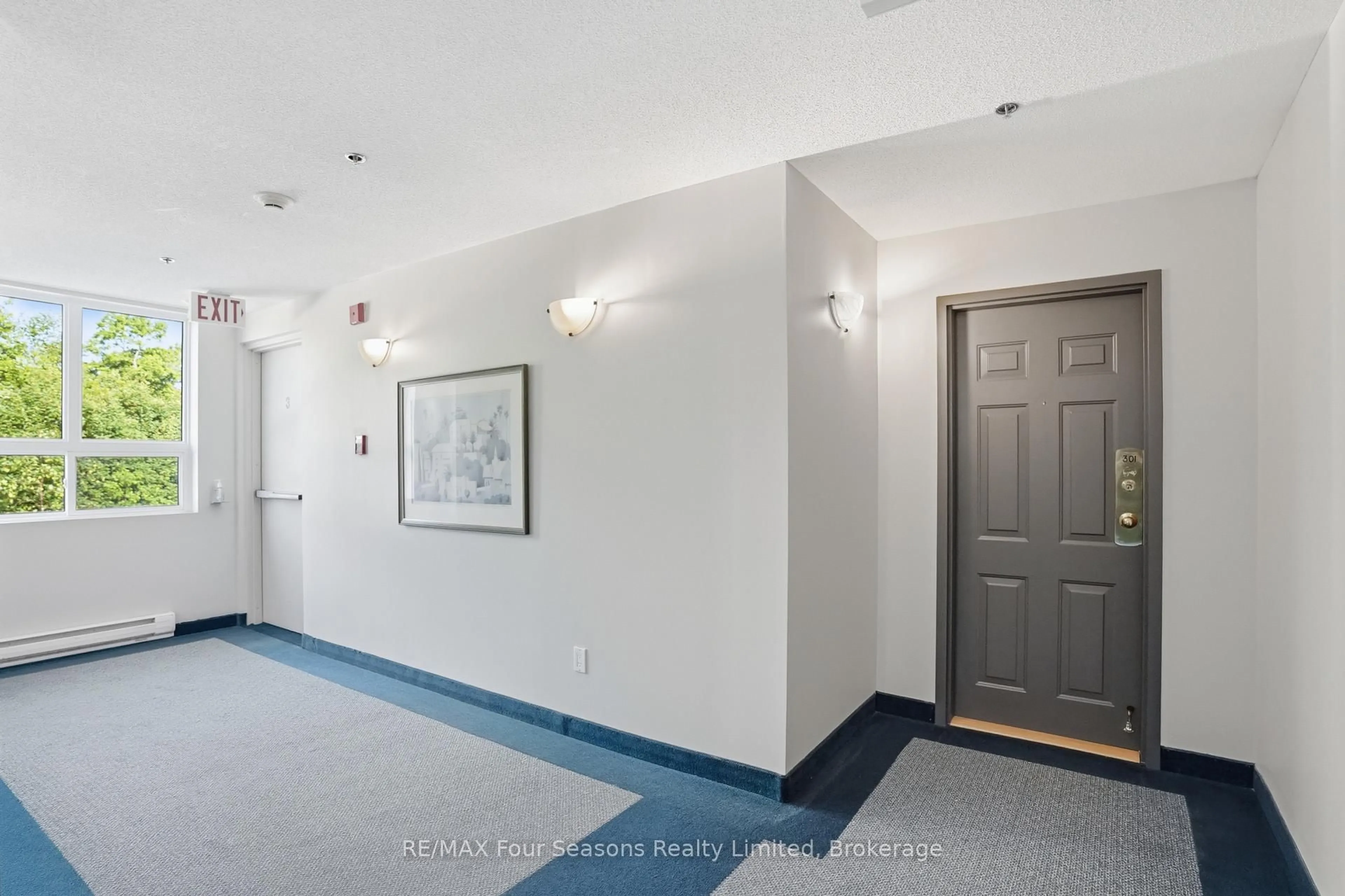Indoor foyer for 34 Bayfield St #301, Meaford Ontario N4L 1Y2