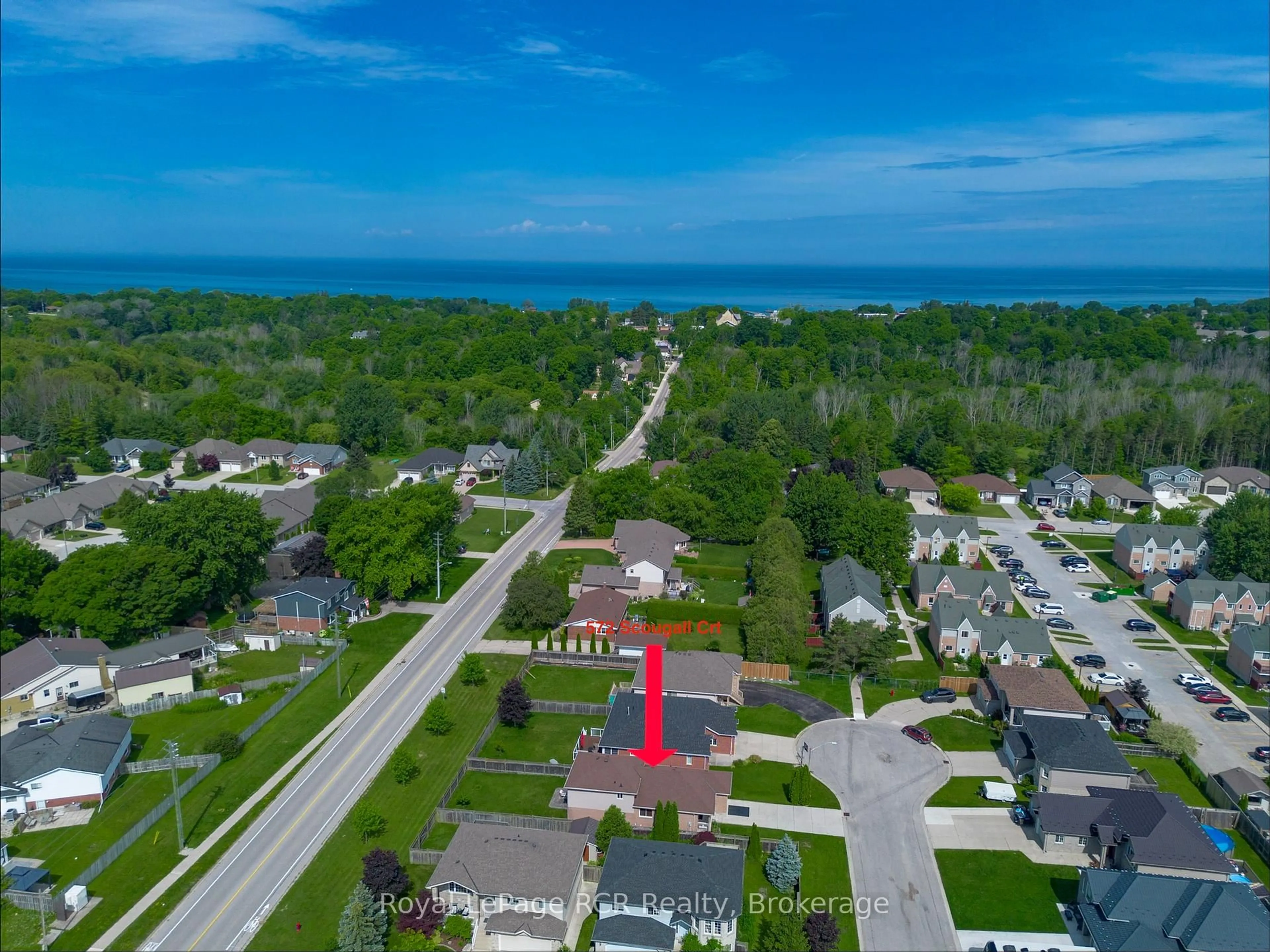 A pic from outside/outdoor area/front of a property/back of a property/a pic from drone, unknown for 572 Scougall Crt, Kincardine Ontario N2Z 3B6