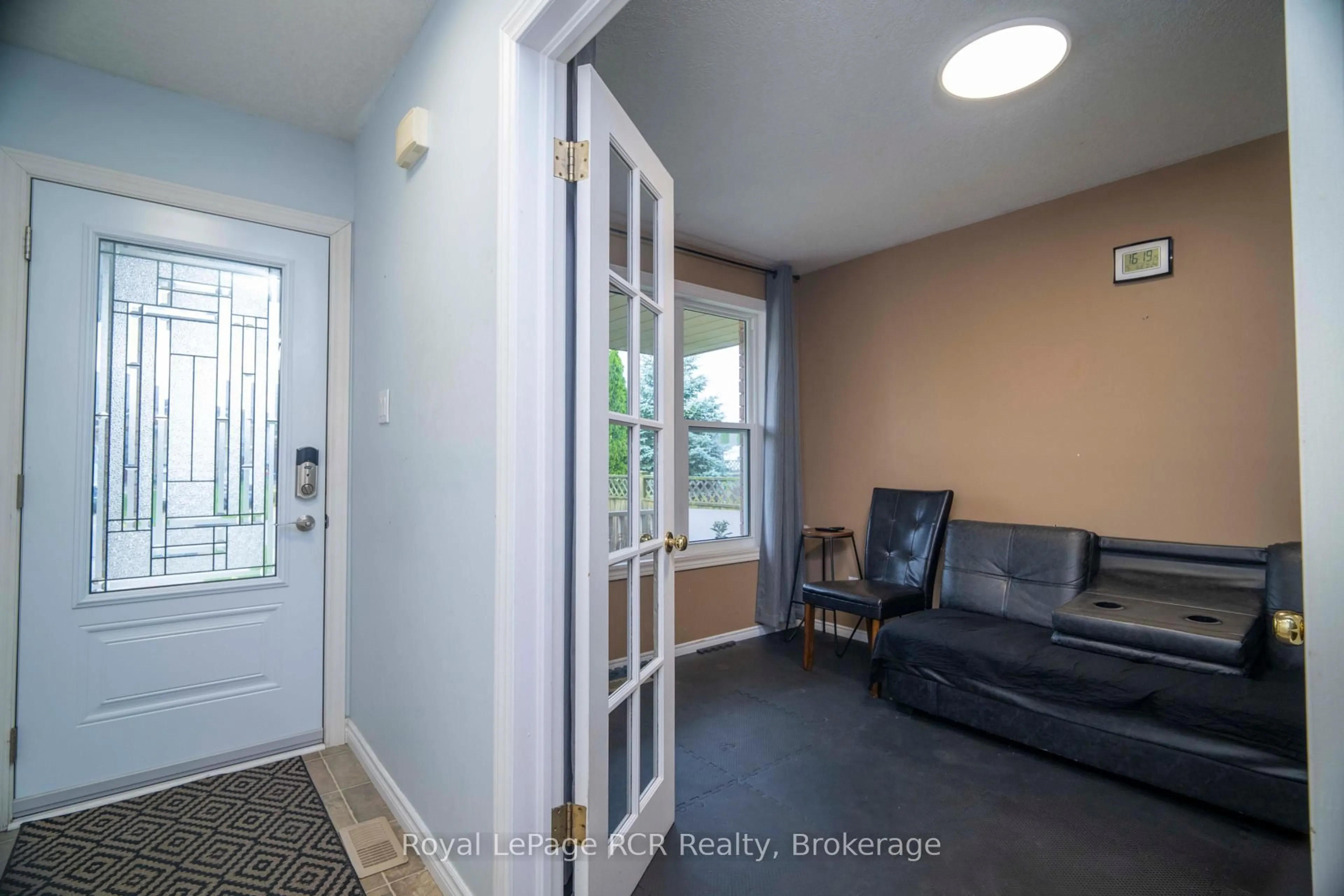 Indoor entryway for 572 Scougall Crt, Kincardine Ontario N2Z 3B6